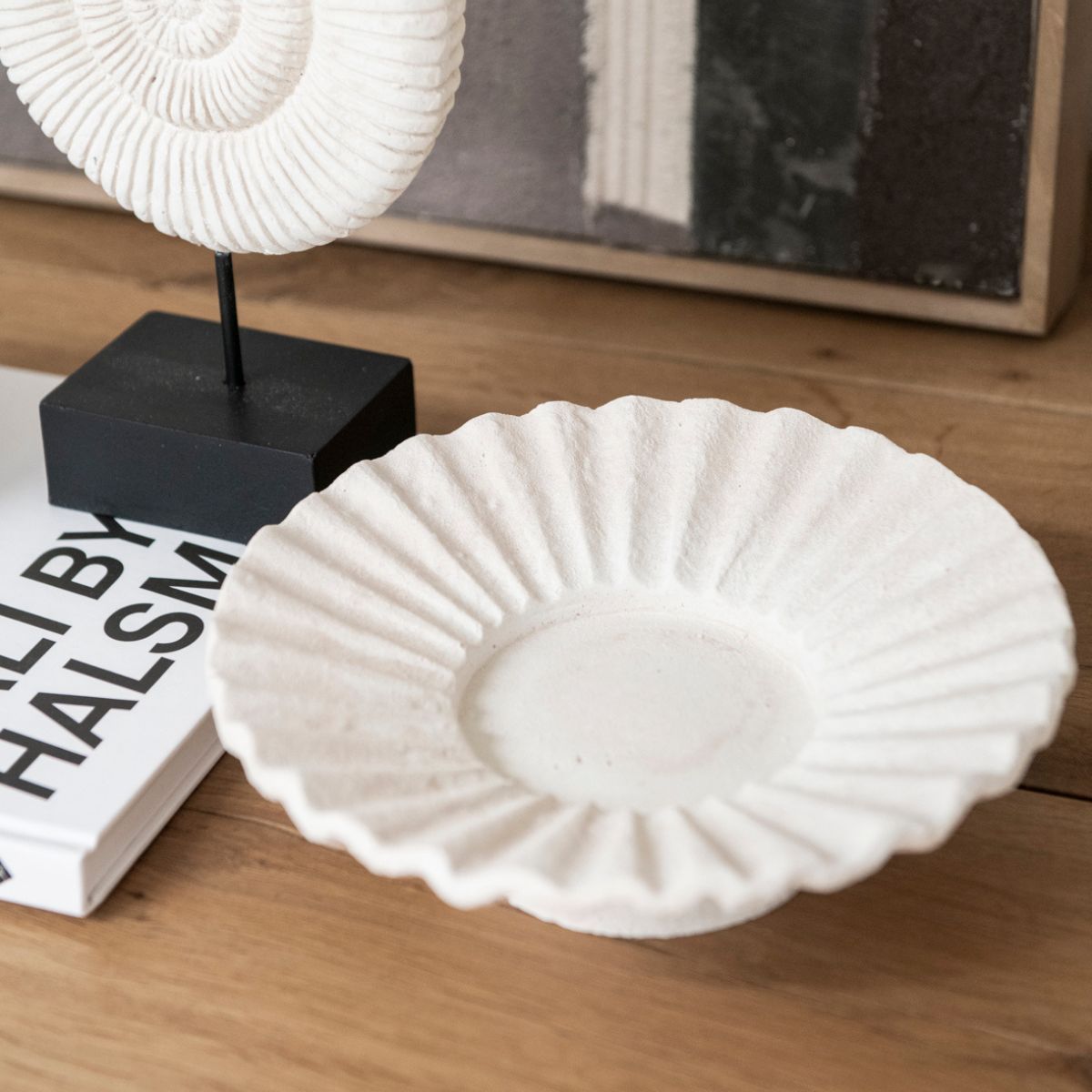 Portavelas decorativo de cemento blanco