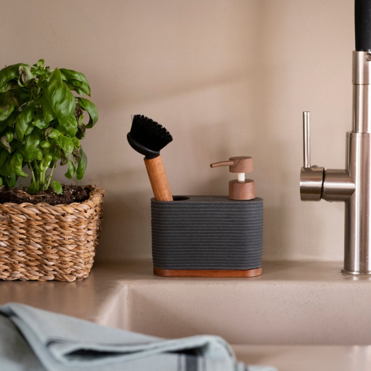 Dispensador de cocina de madera negro
