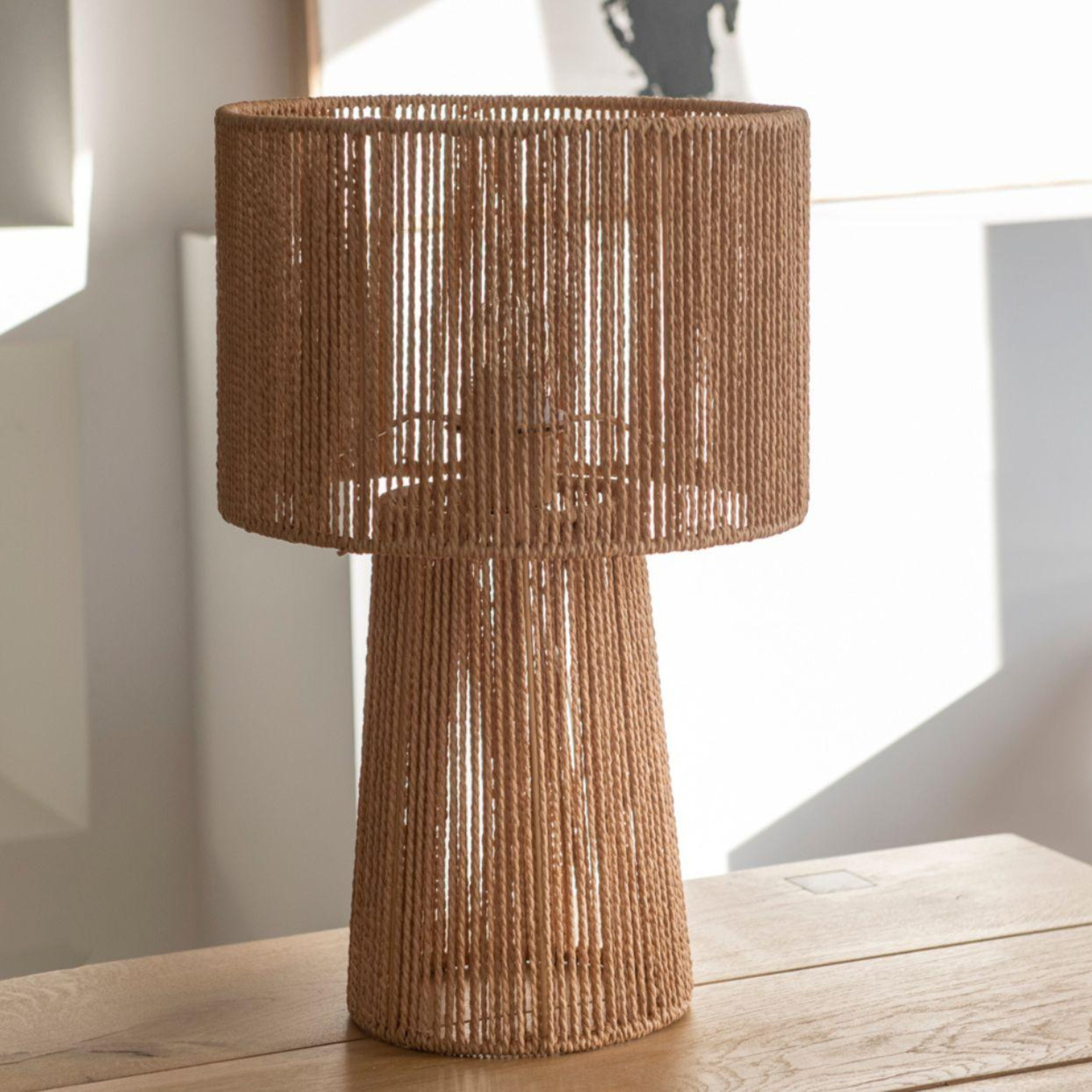 Lámpara de mesa de fibra natural