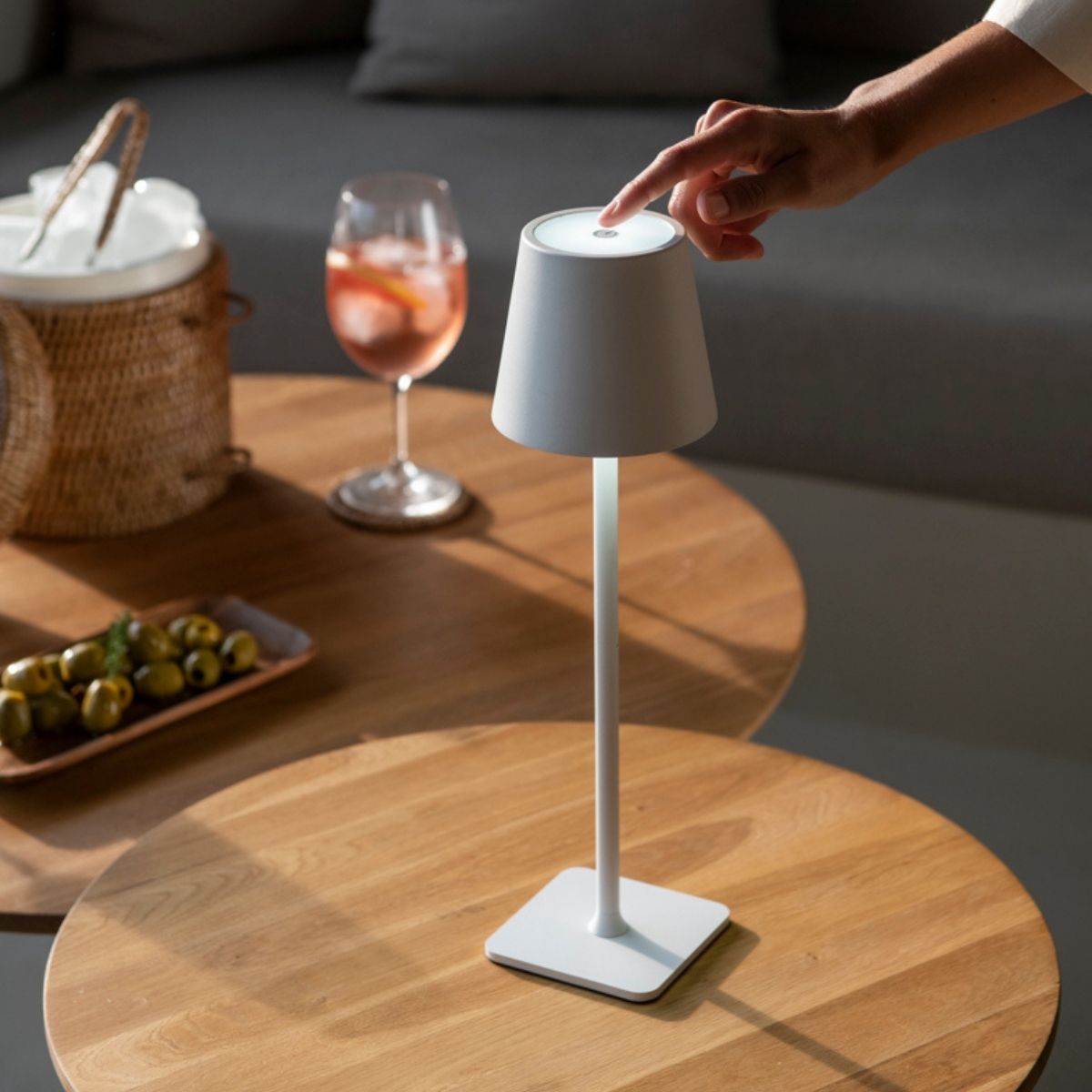 Lámpara de led inalámbrica blanca
