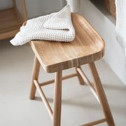 Taburete de madera de roble