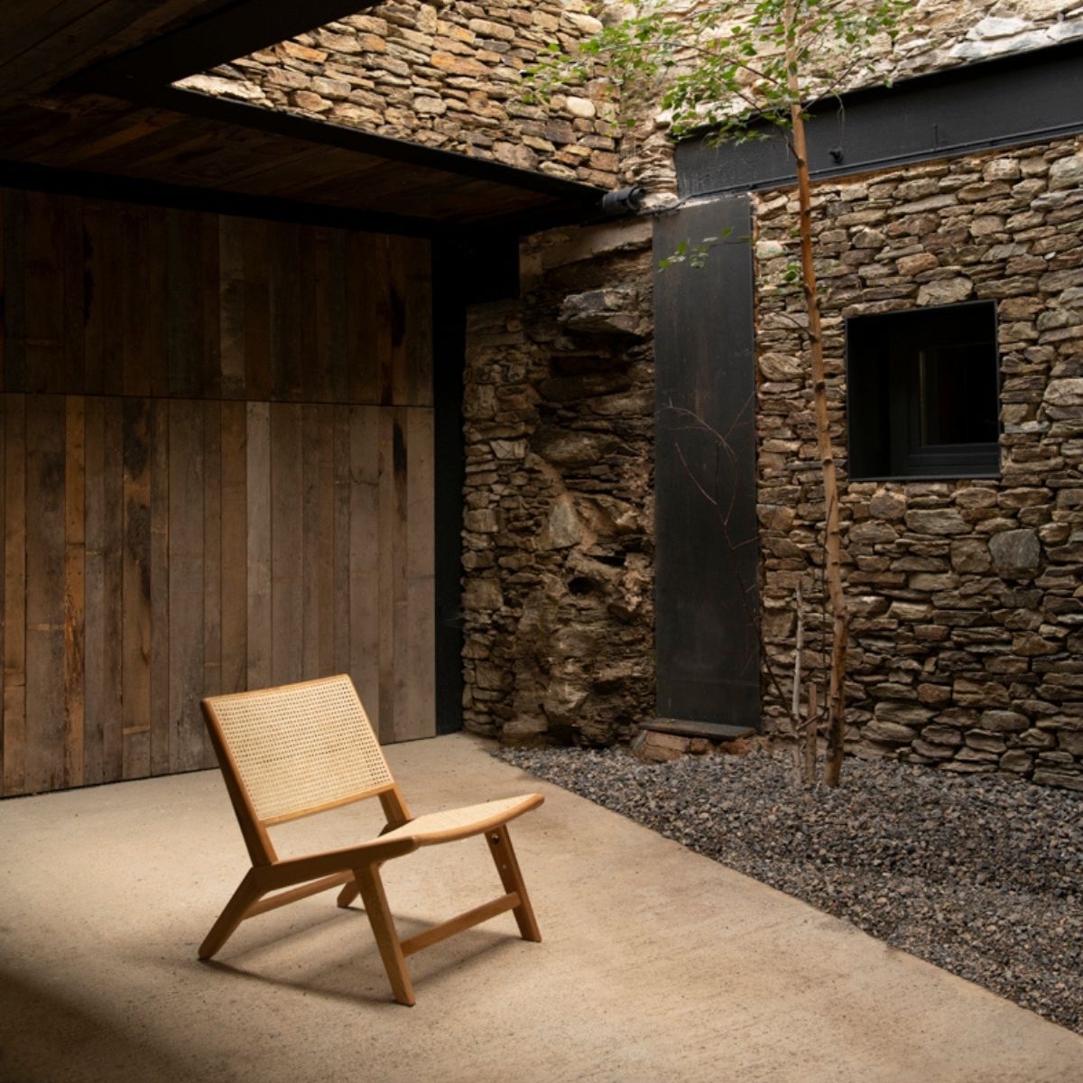 Sillón de salón de madera de roble