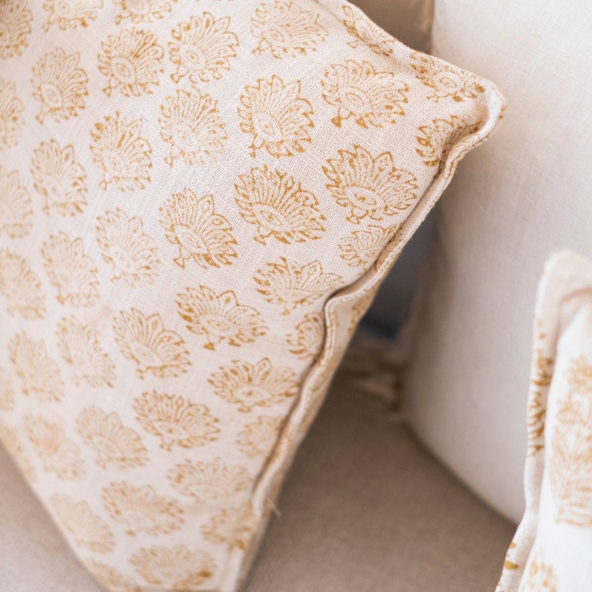 Cojín de algodón beige estilo romántico 45x45