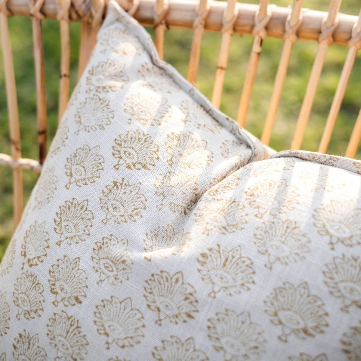 Cojín de algodón beige estilo romántico 45x45