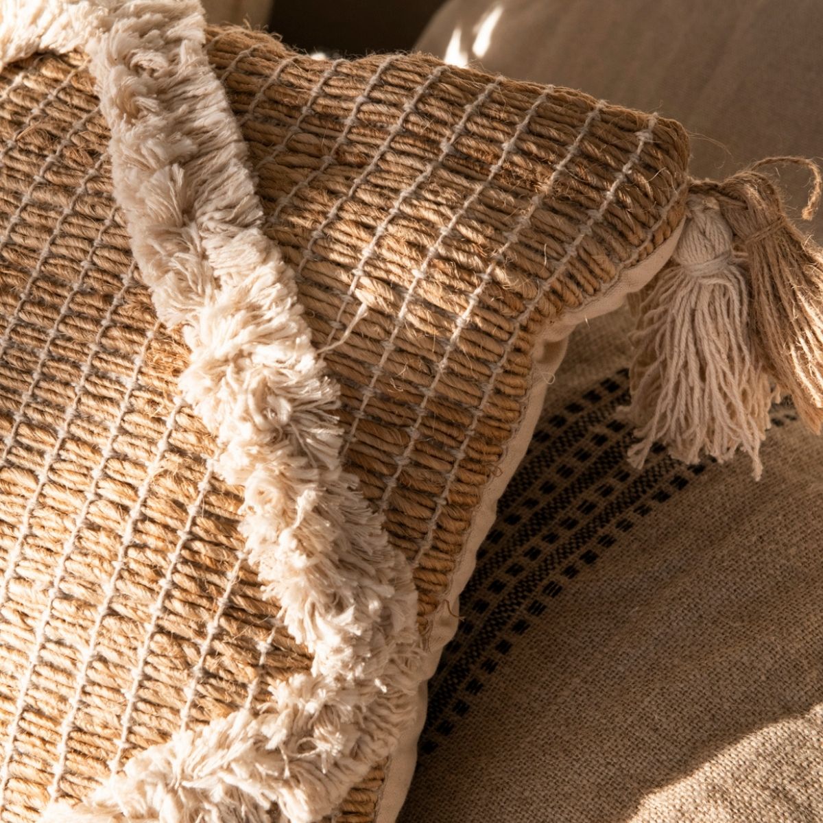 Cojín de salón de fibra natural beige étnico