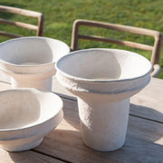 Jarrón decorativo blanco de cemento estilo moderno