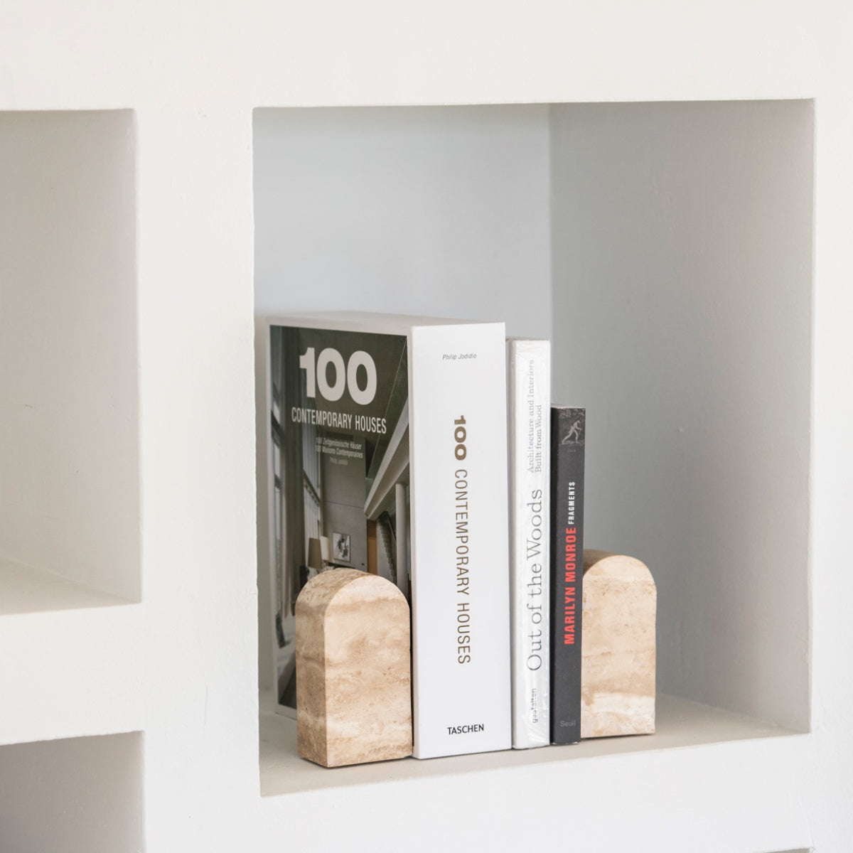 Soporte de libros de mármol travertino de estilo moderno