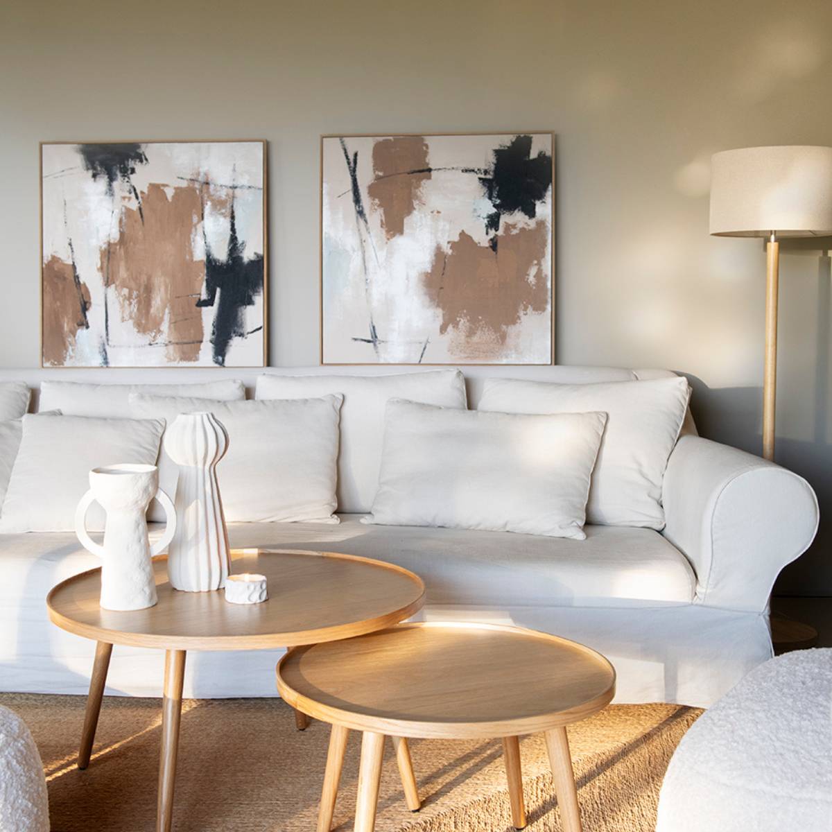 Cuadro abstracto Cairo colocado en salón con decoración moderna