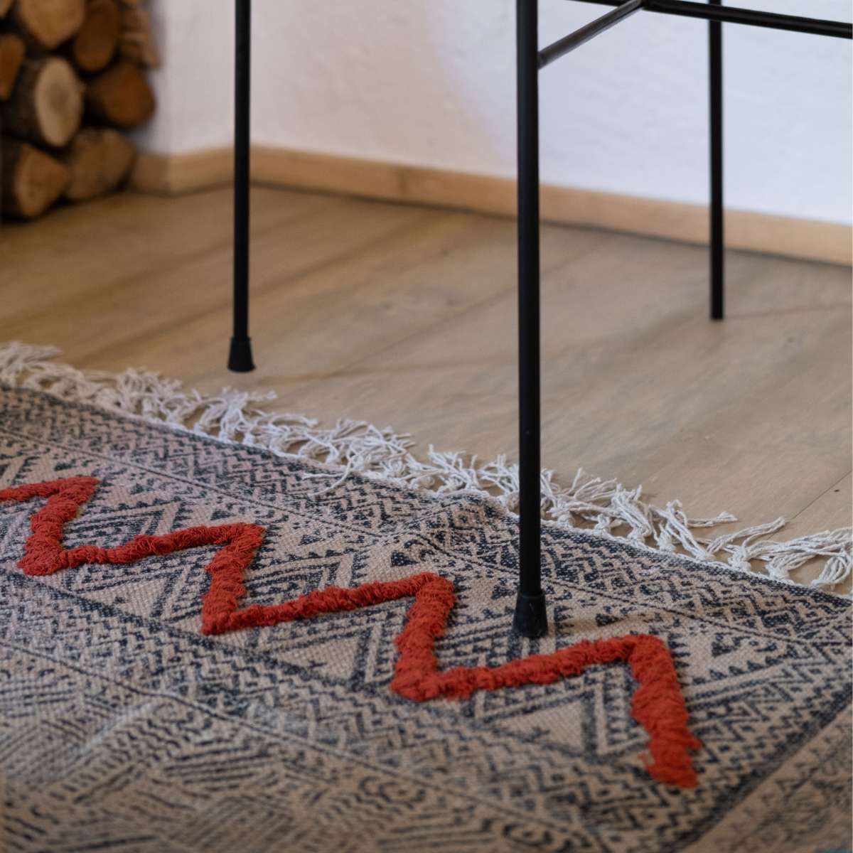 Detalle alfombra étnica de salón