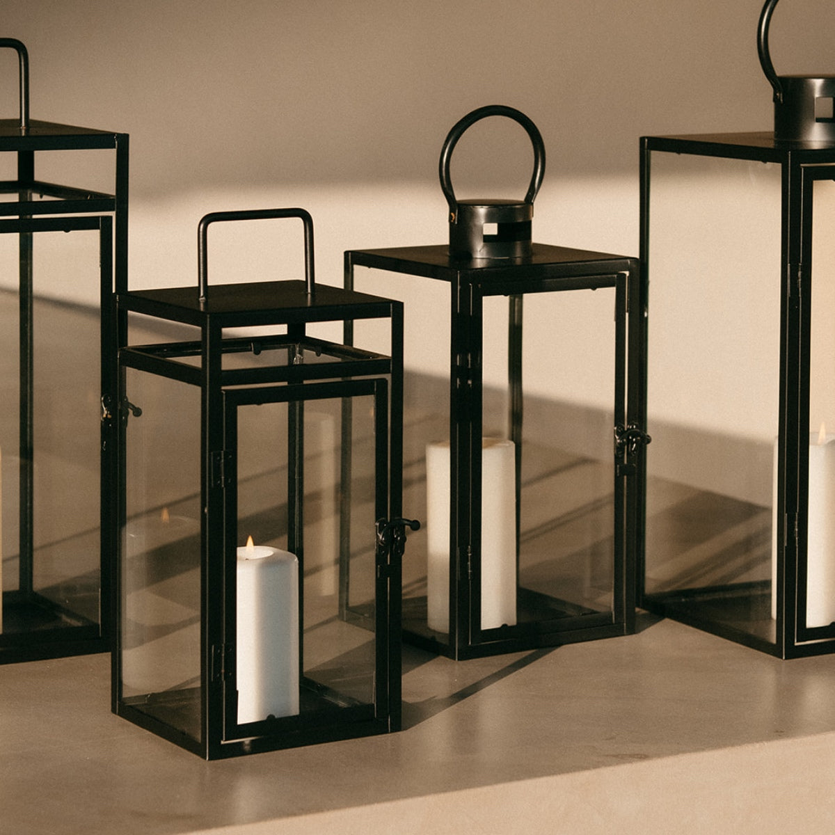 Black industrial metal candle holder with round handle 42cm 
