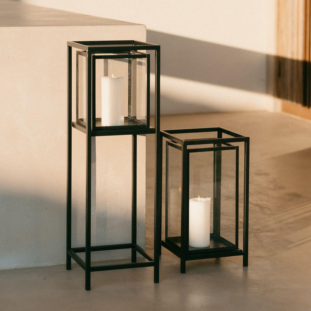 Portavelas industrial de pie negro de metal y cristal