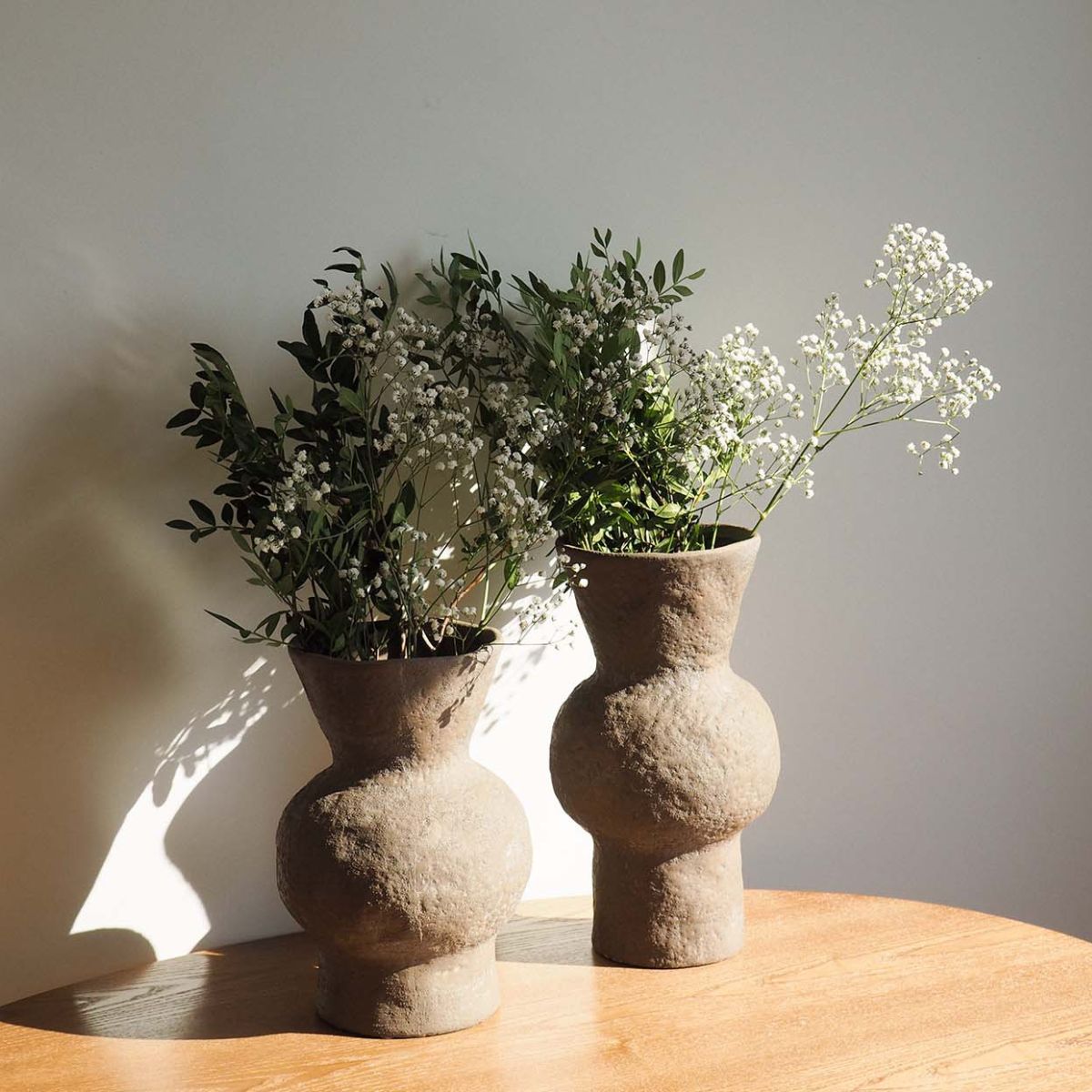 Jarrones de cerámica gres con flor seca