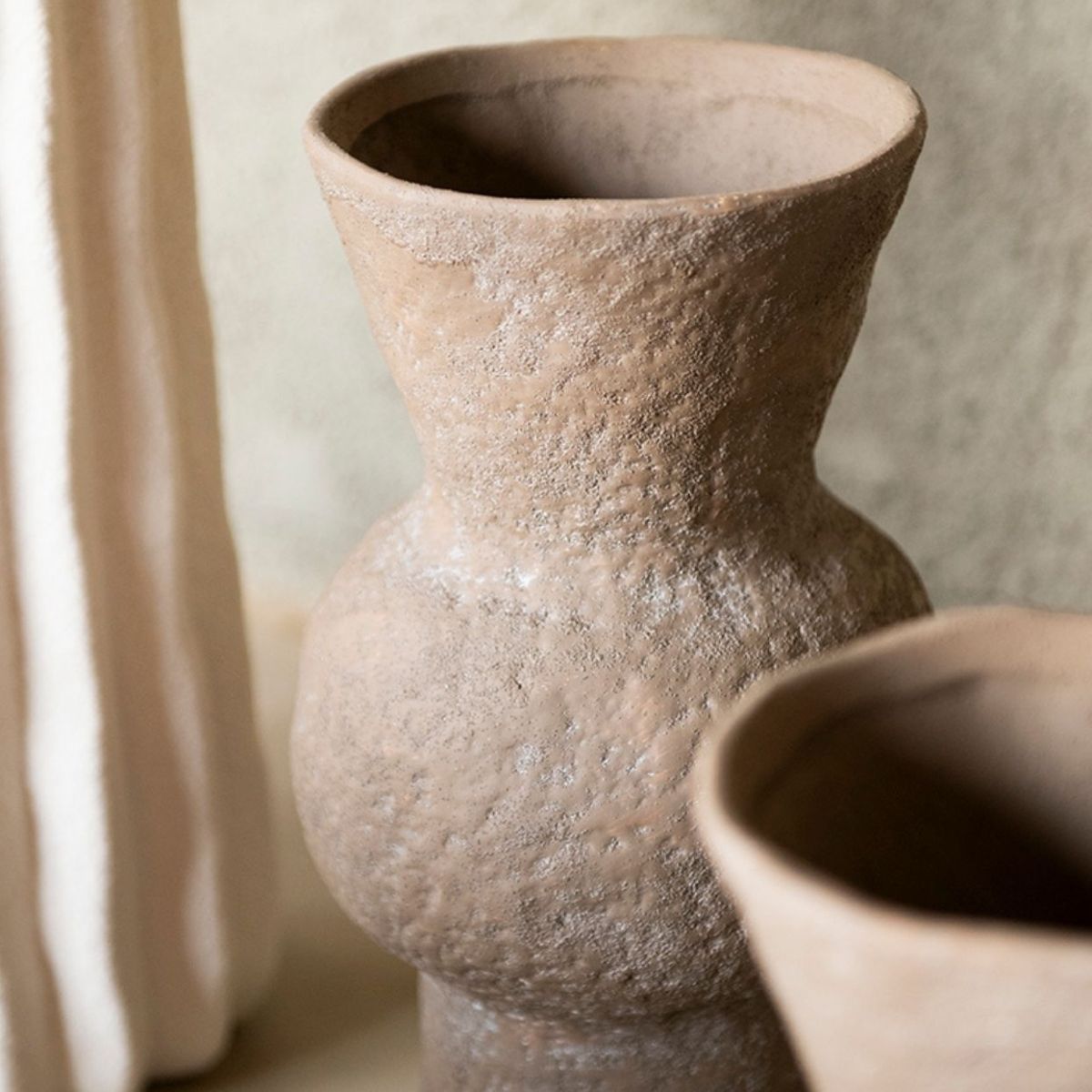 Textura jarrón de cerámica gres marrón