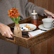 Bandeja de servir de ratán marrón