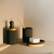 Portacepillos de baño de madera y resina negro
