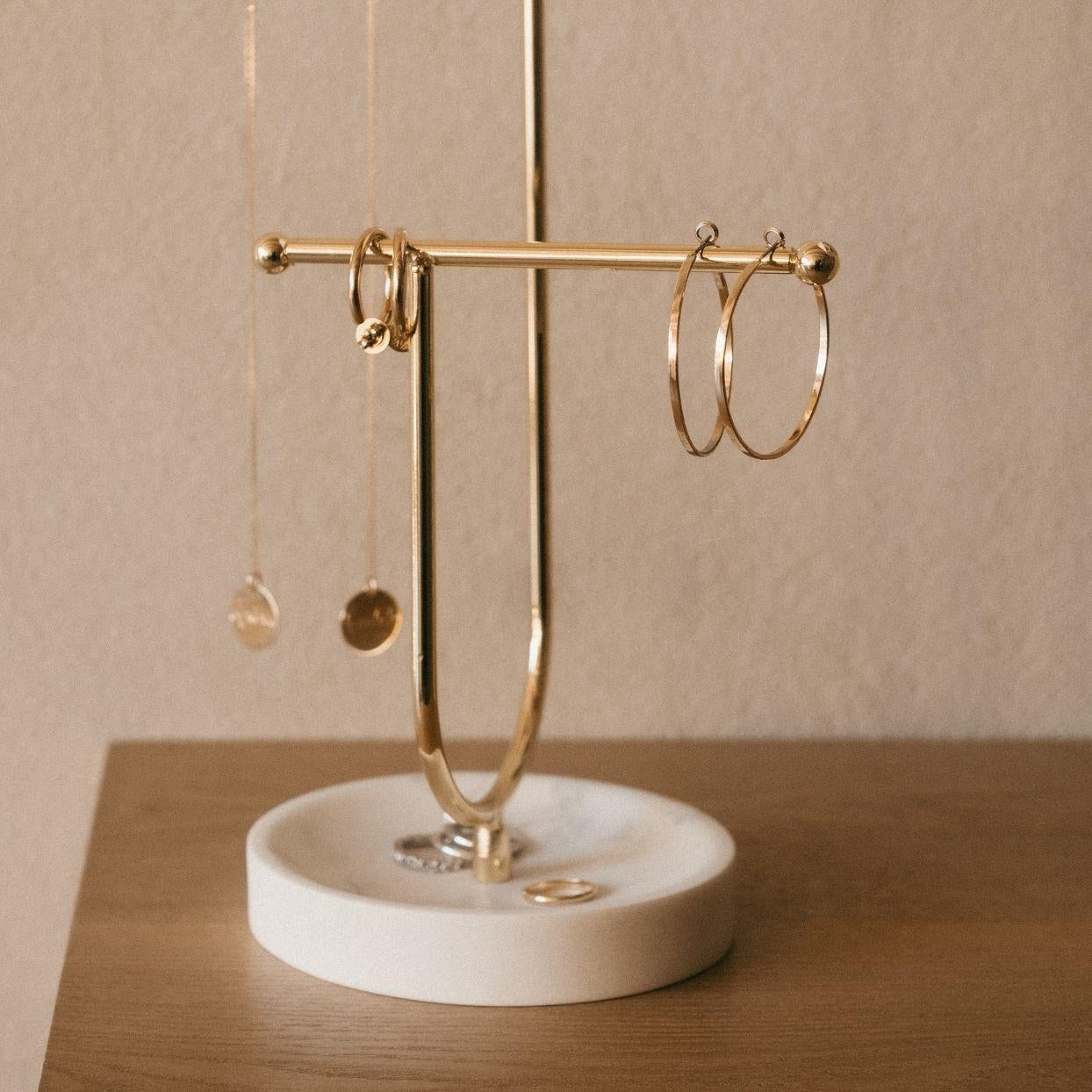 Joyero moderno de baño dorado de mármol