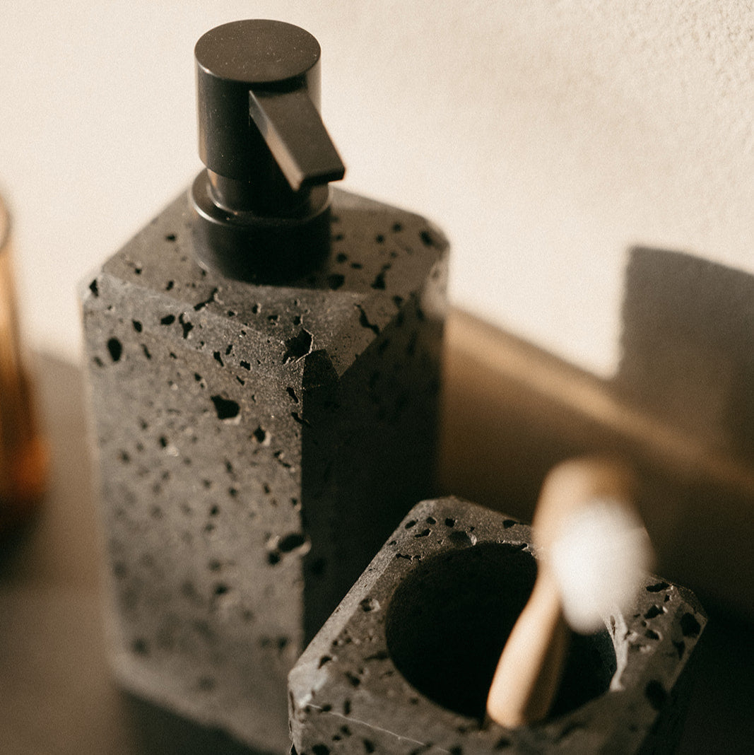 Dispensador de baño de mármol travertino negro