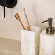 Portacepillos de cuarto de baño de mármol blanco