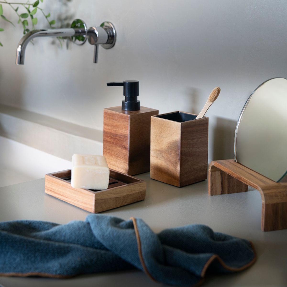 Dispensador de baño de madera natural