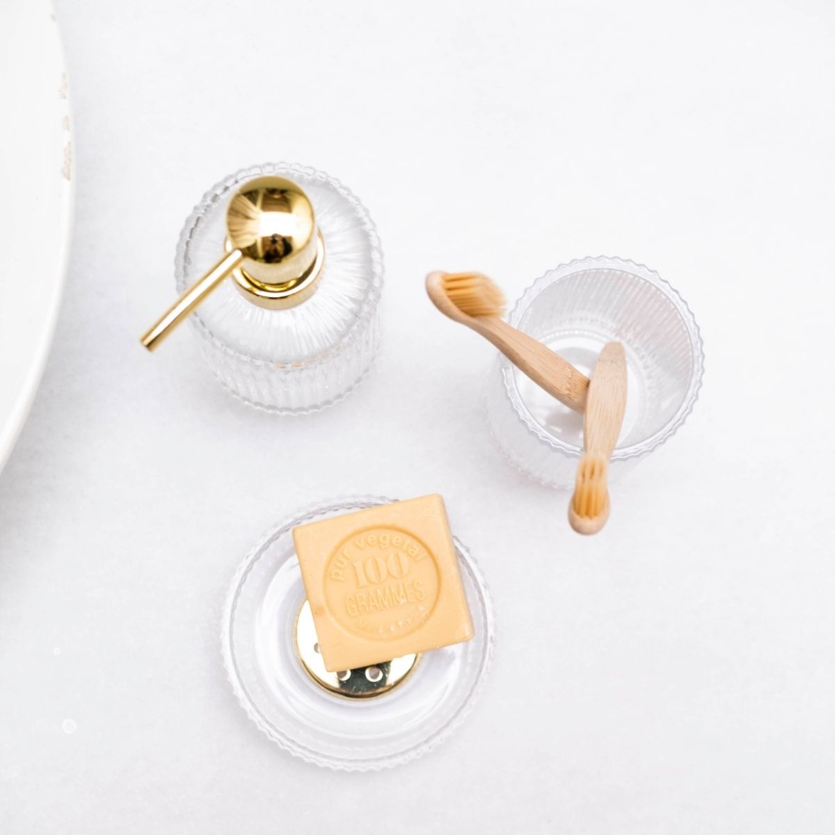 Dispensador de cuarto de baño de cristal clásico dorado