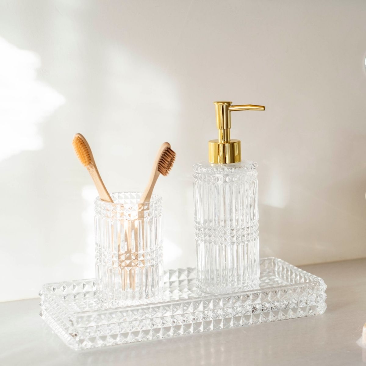 Dispensador de baño de cristal clásico dorado