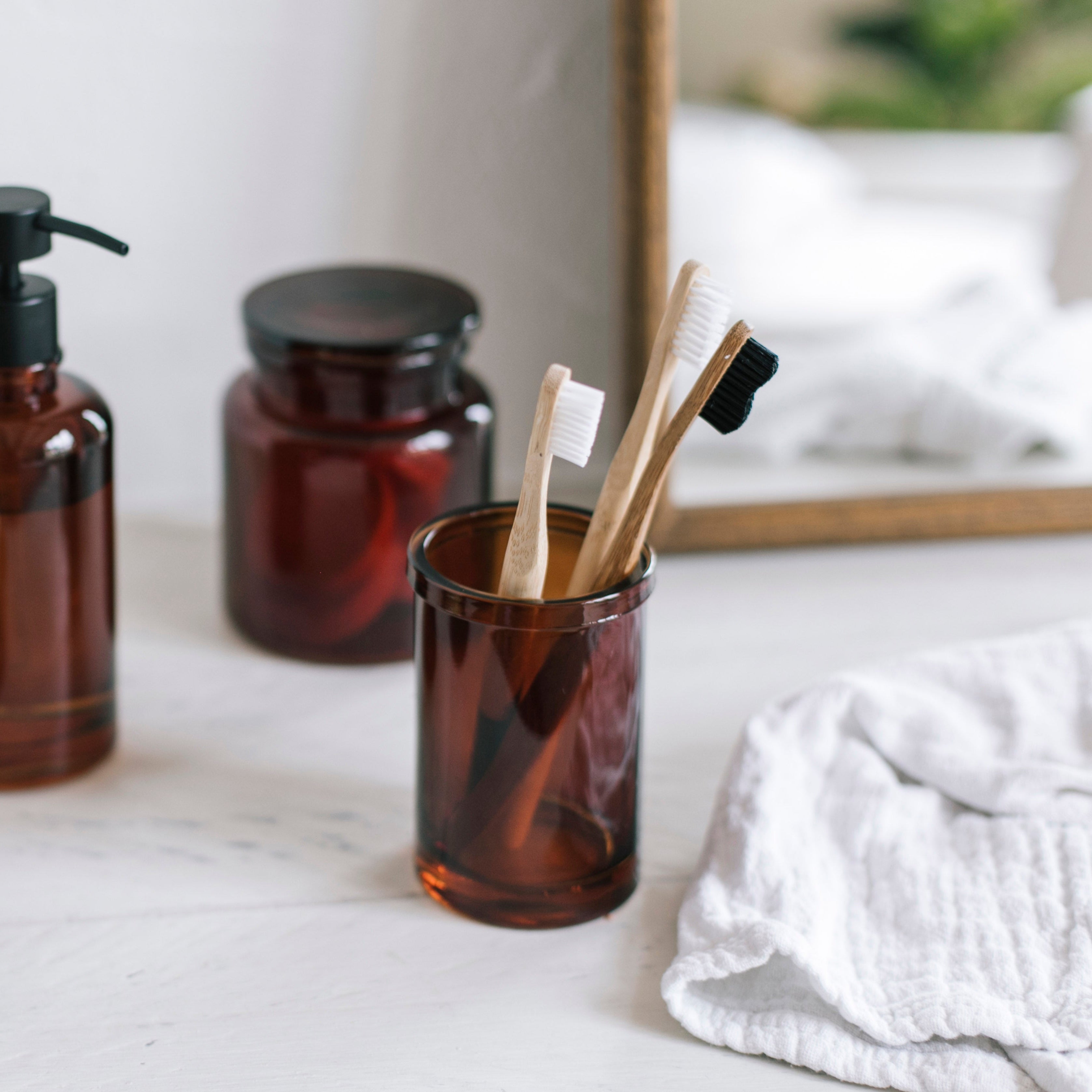 Portacepillos de baño de cristal moderno marrón
