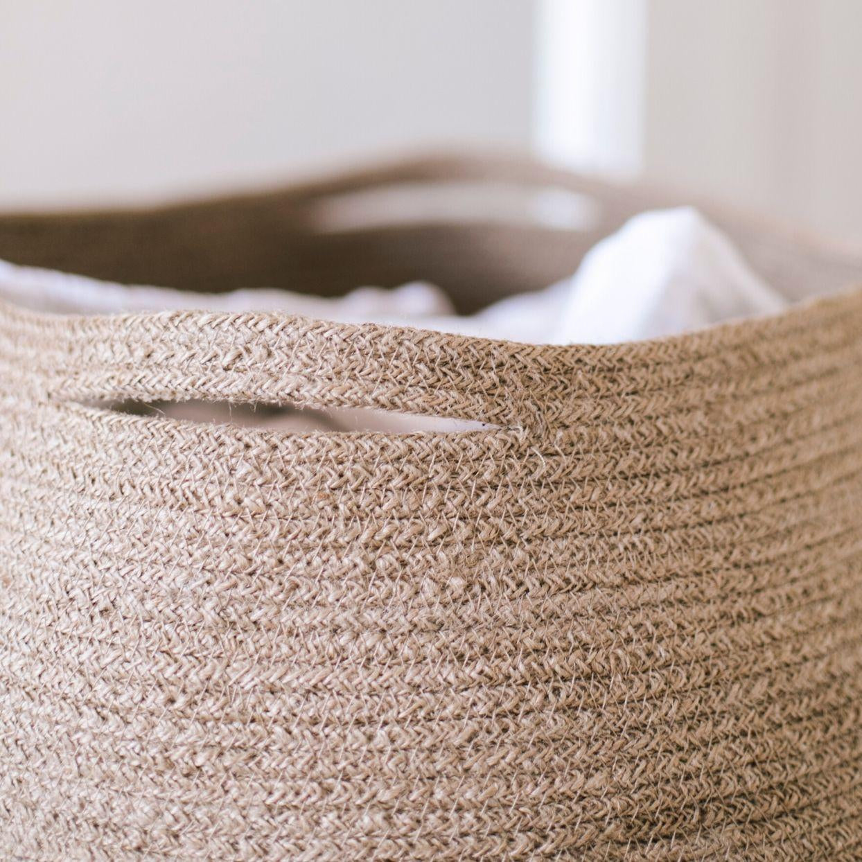 Cesto para la ropa de fibra natural