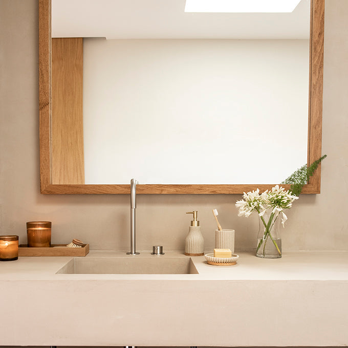 Portacepillos de baño moderno de madera y resina beige