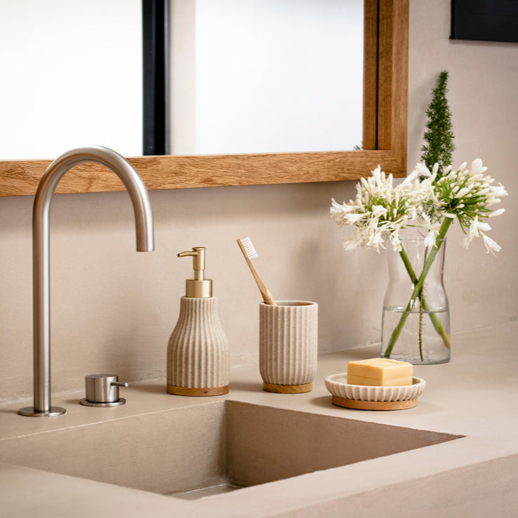 Jabonera de baño moderna de madera y resina beige