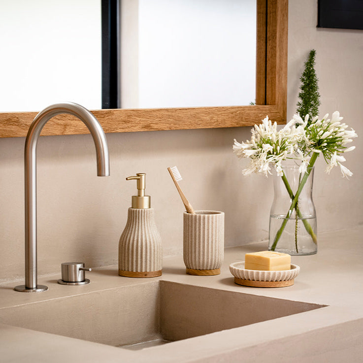 Dispensador de baño moderno de madera y resina beige