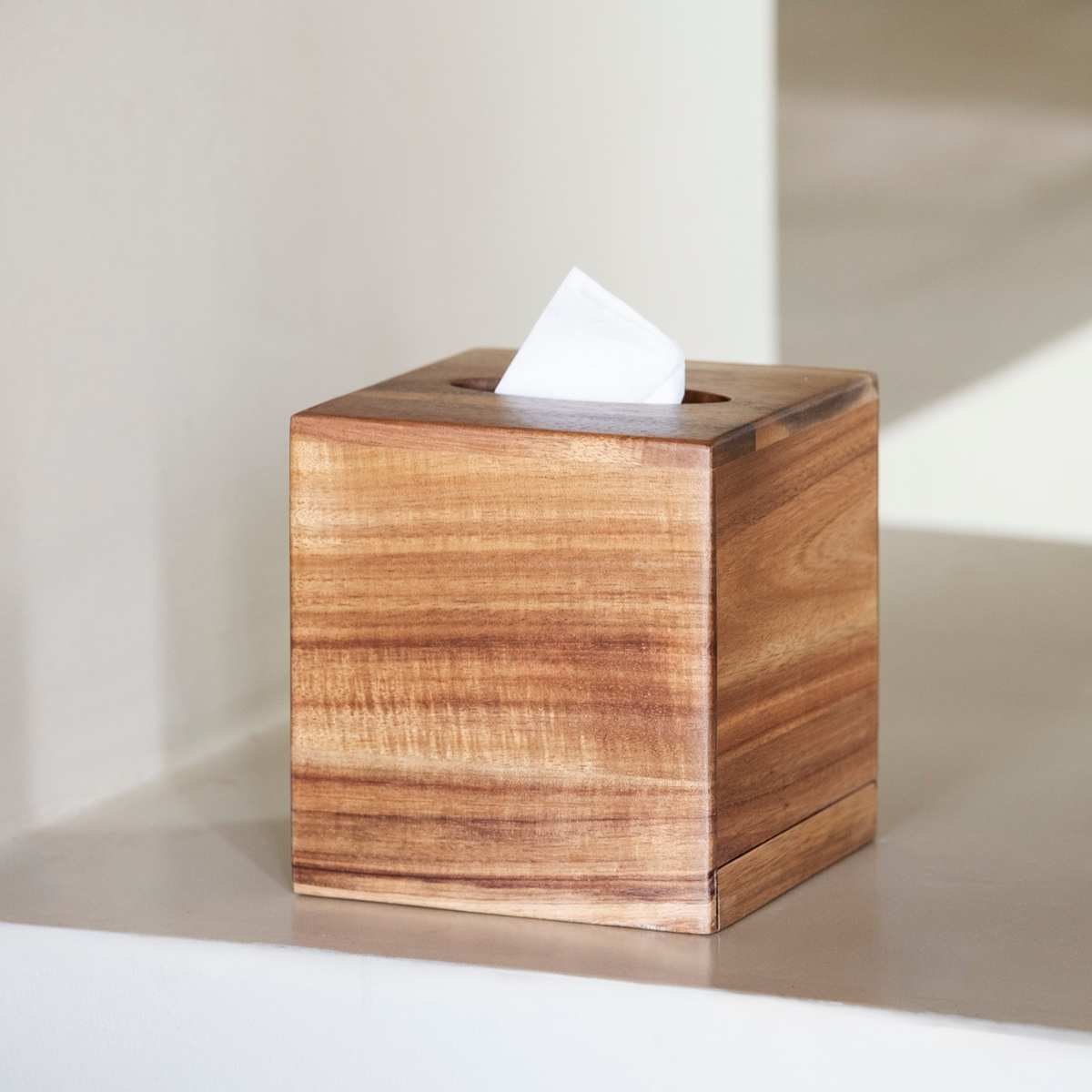 Caja de pañuelos cuadrada de madera de acacia