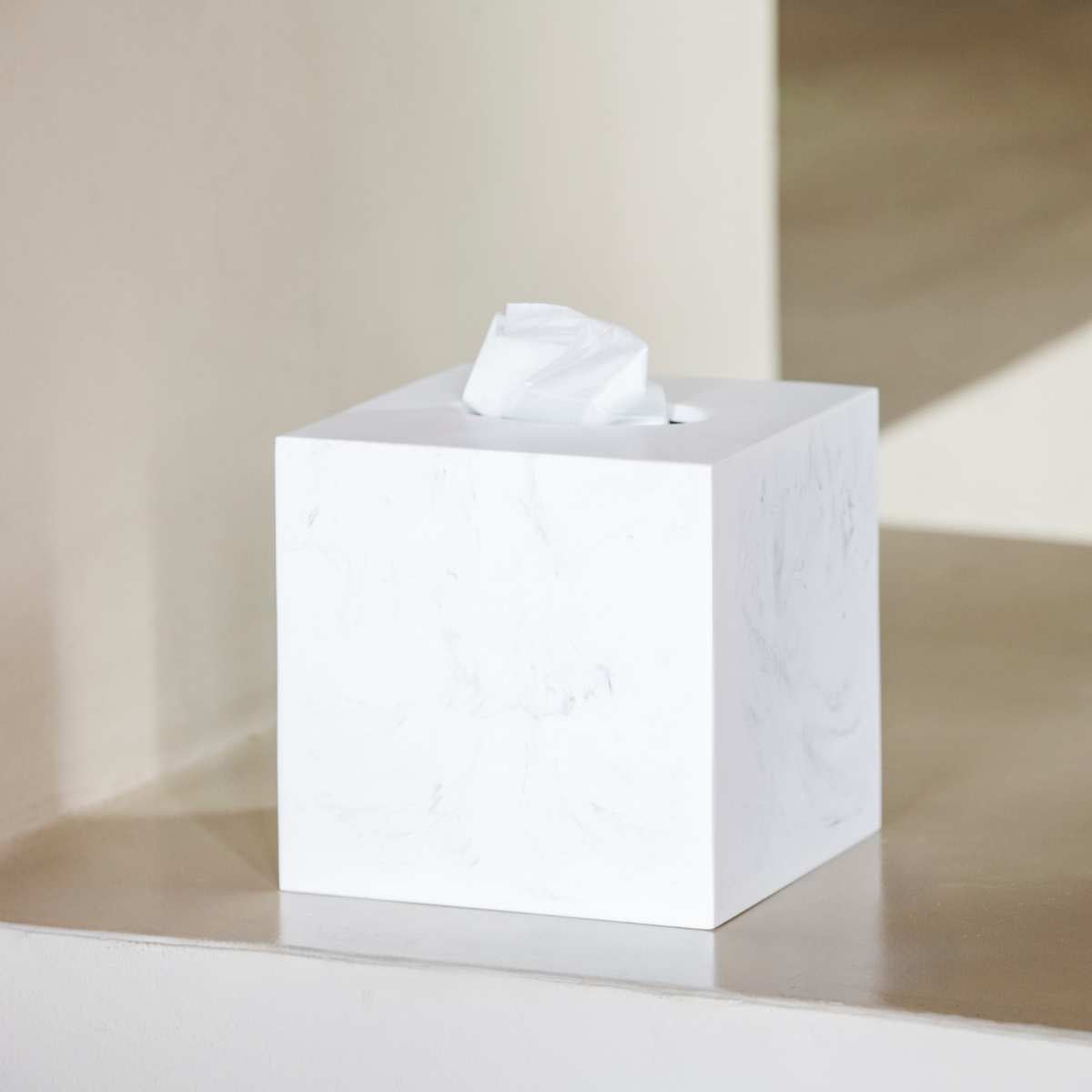 Portapañuelos cuadrado de poliresina blanco