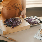 Tabla de cortar de madera con bandeja