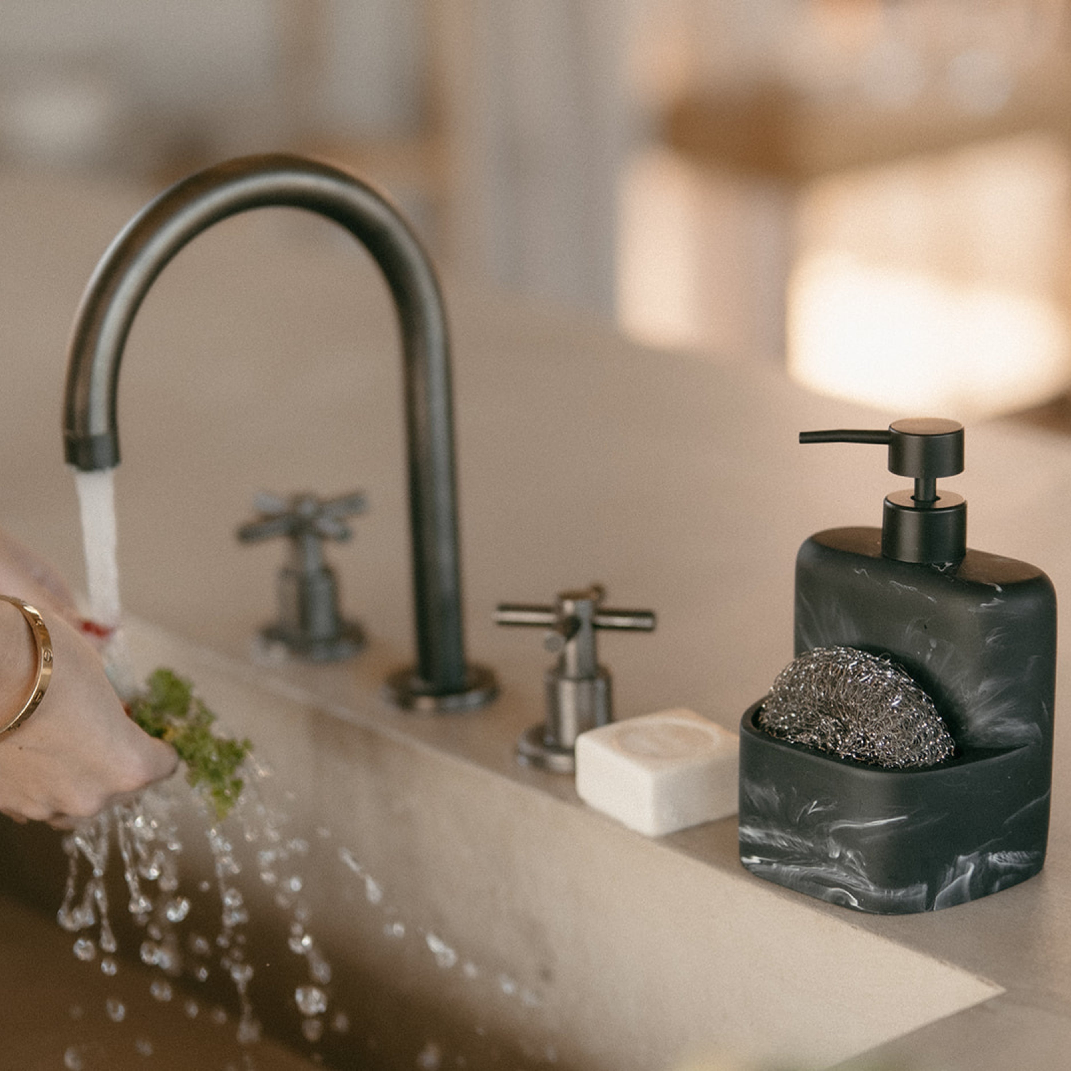 Dispensador de cocina de resina mármol negro