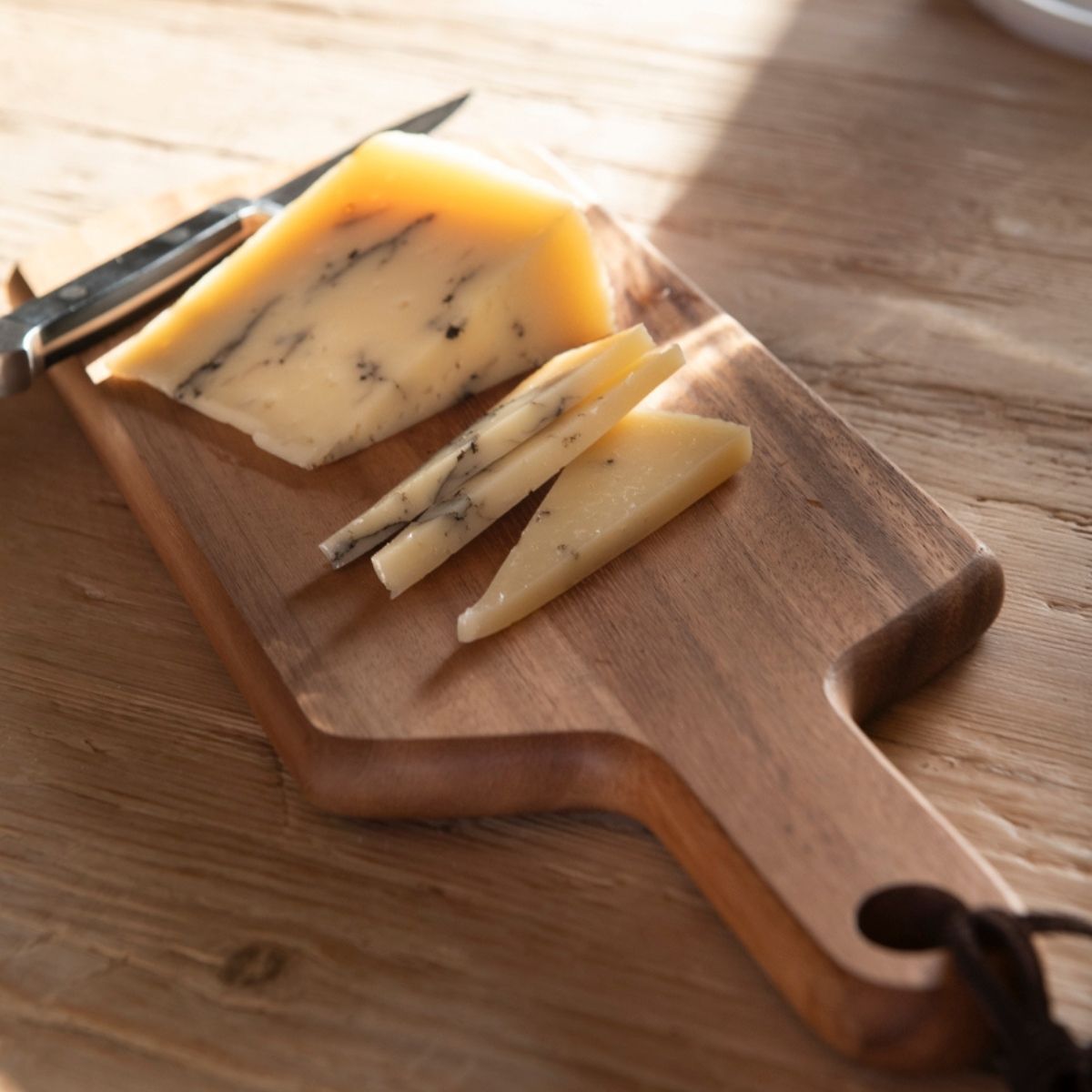 Mango wood cutting board 16 cm