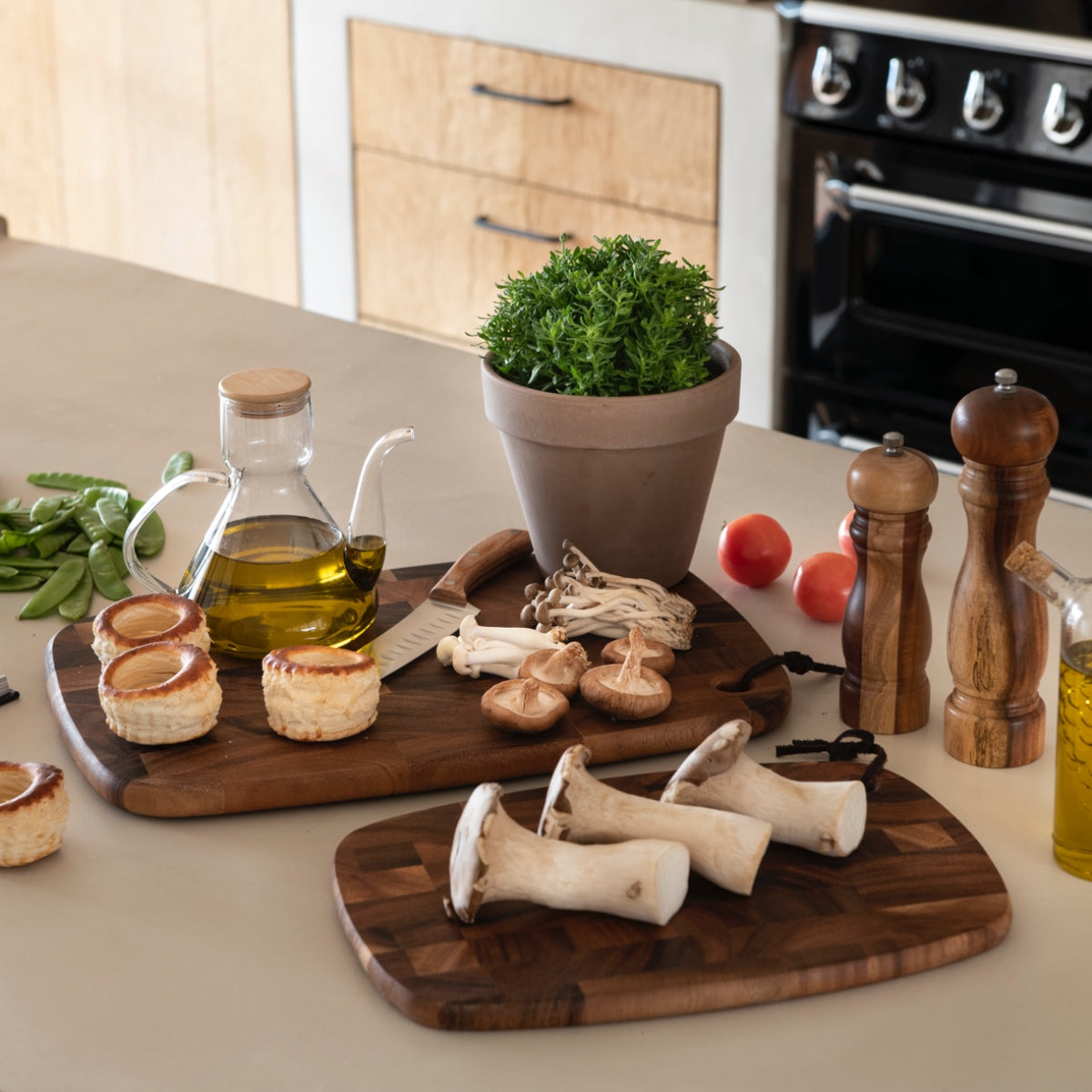 Wooden cutting board 26 cm