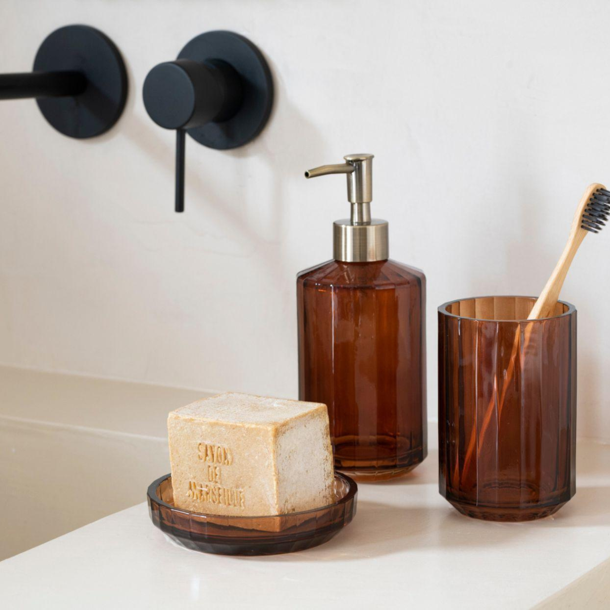 Portacepillos de baño de cristal marrón