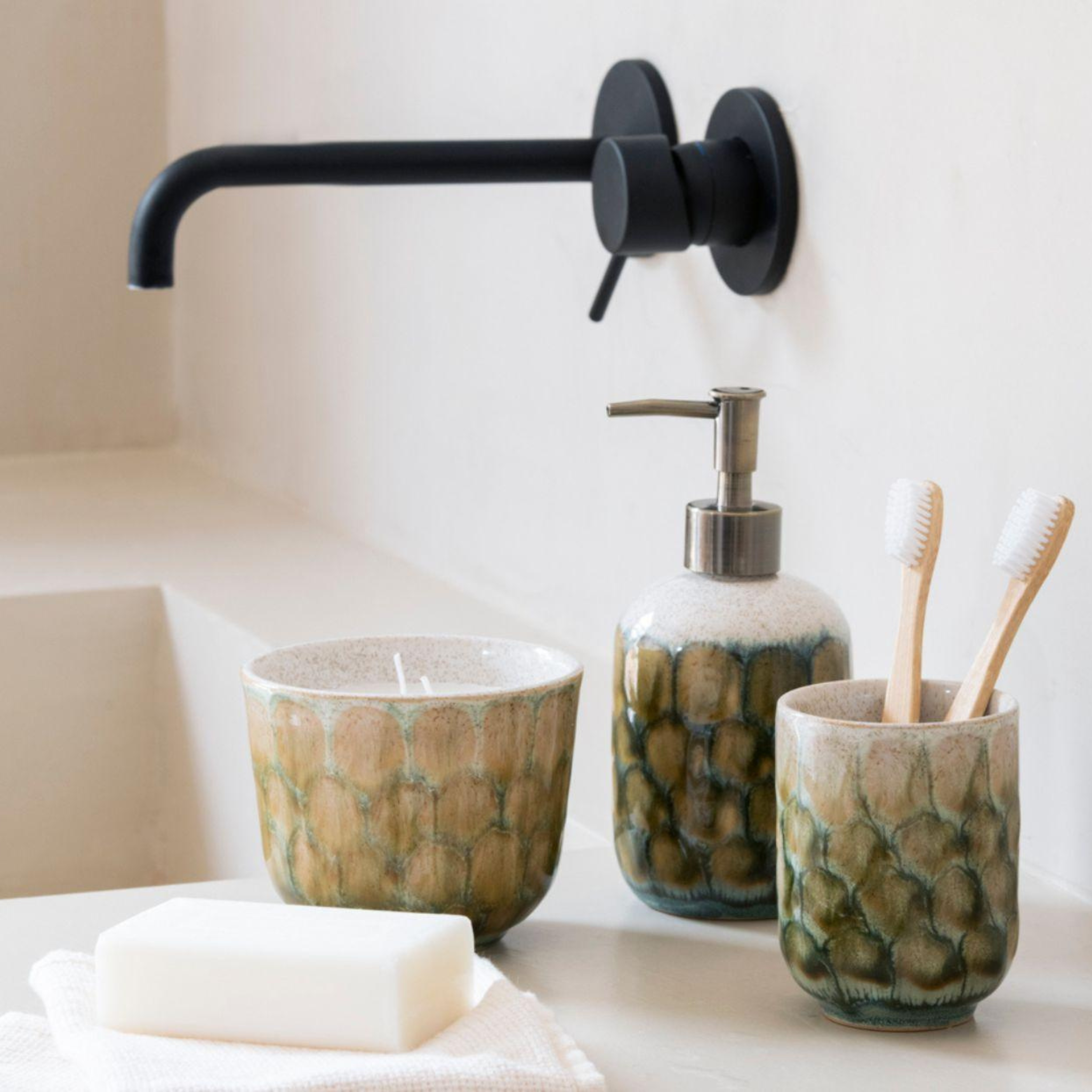 Dispensador de baño de cerámica verde