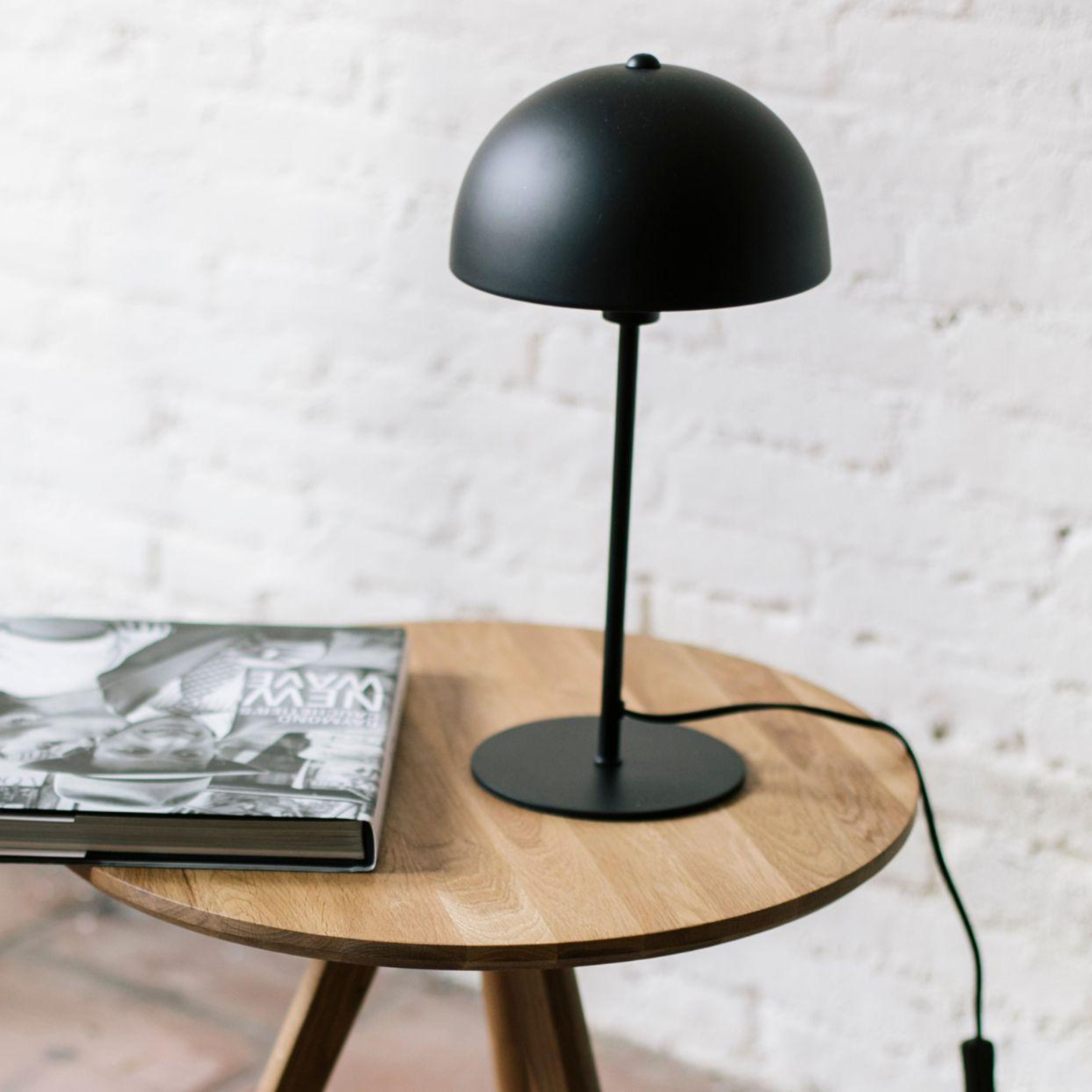 Black metal industrial table lamp