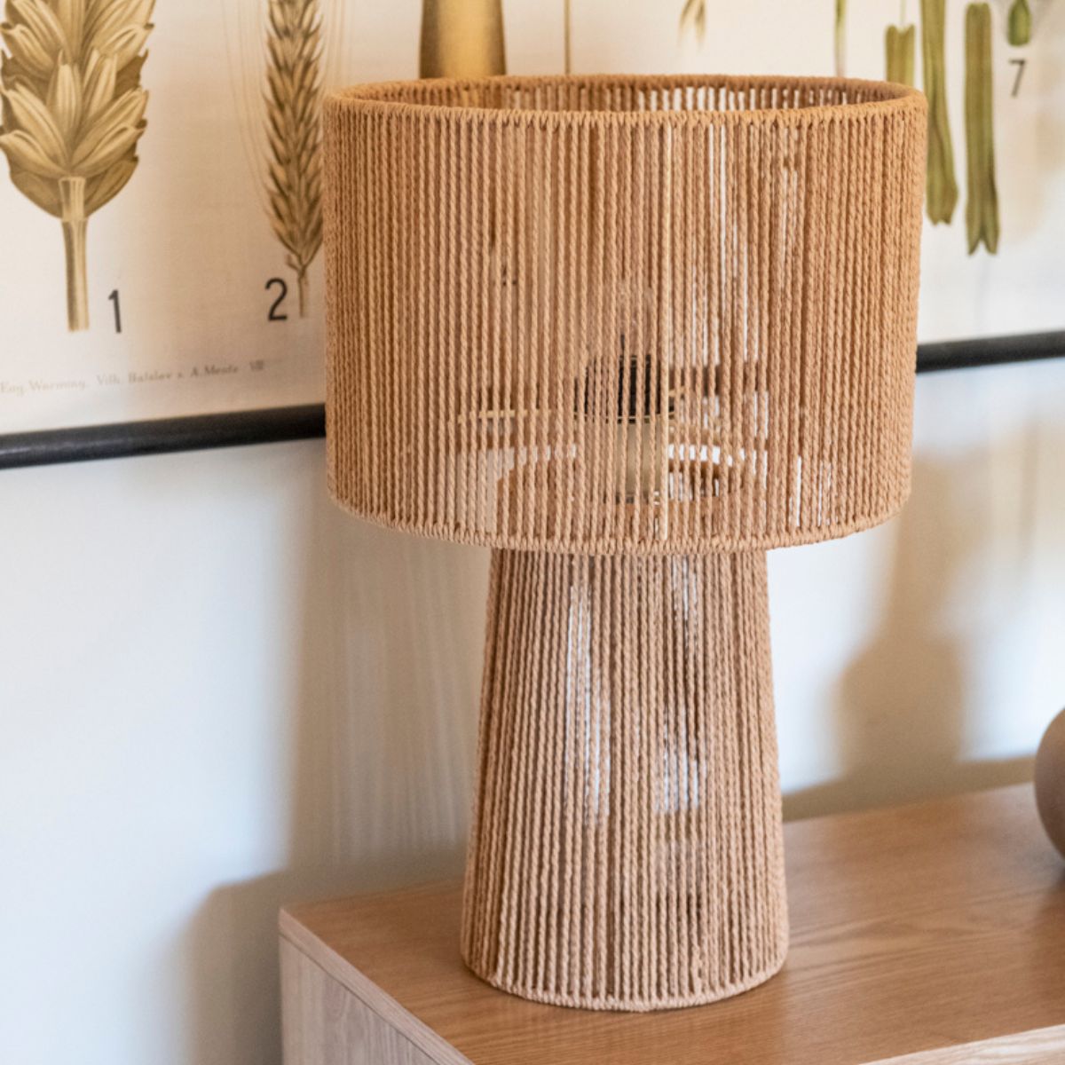 Lámpara de mesa de fibra natural
