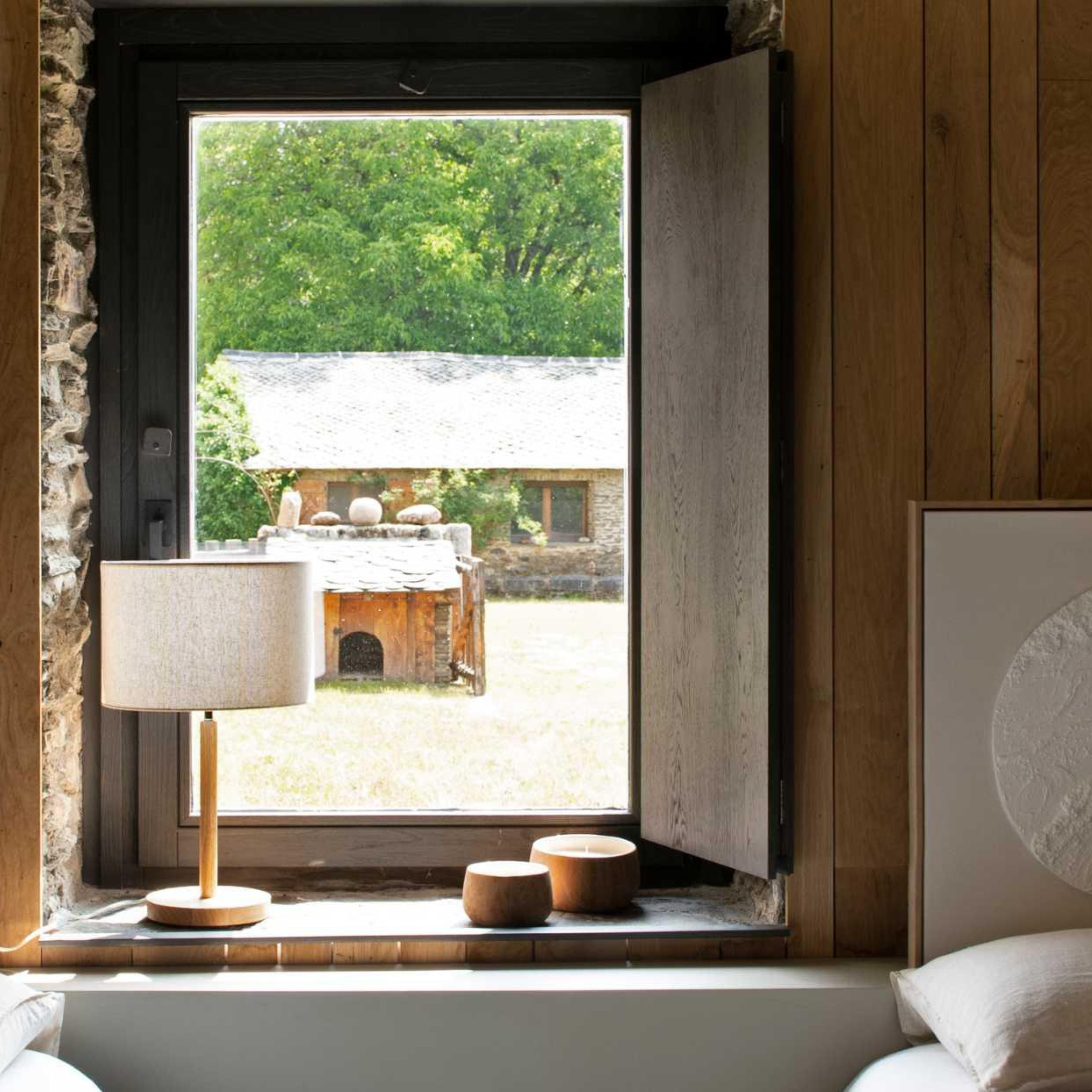 Modern wooden table lamp