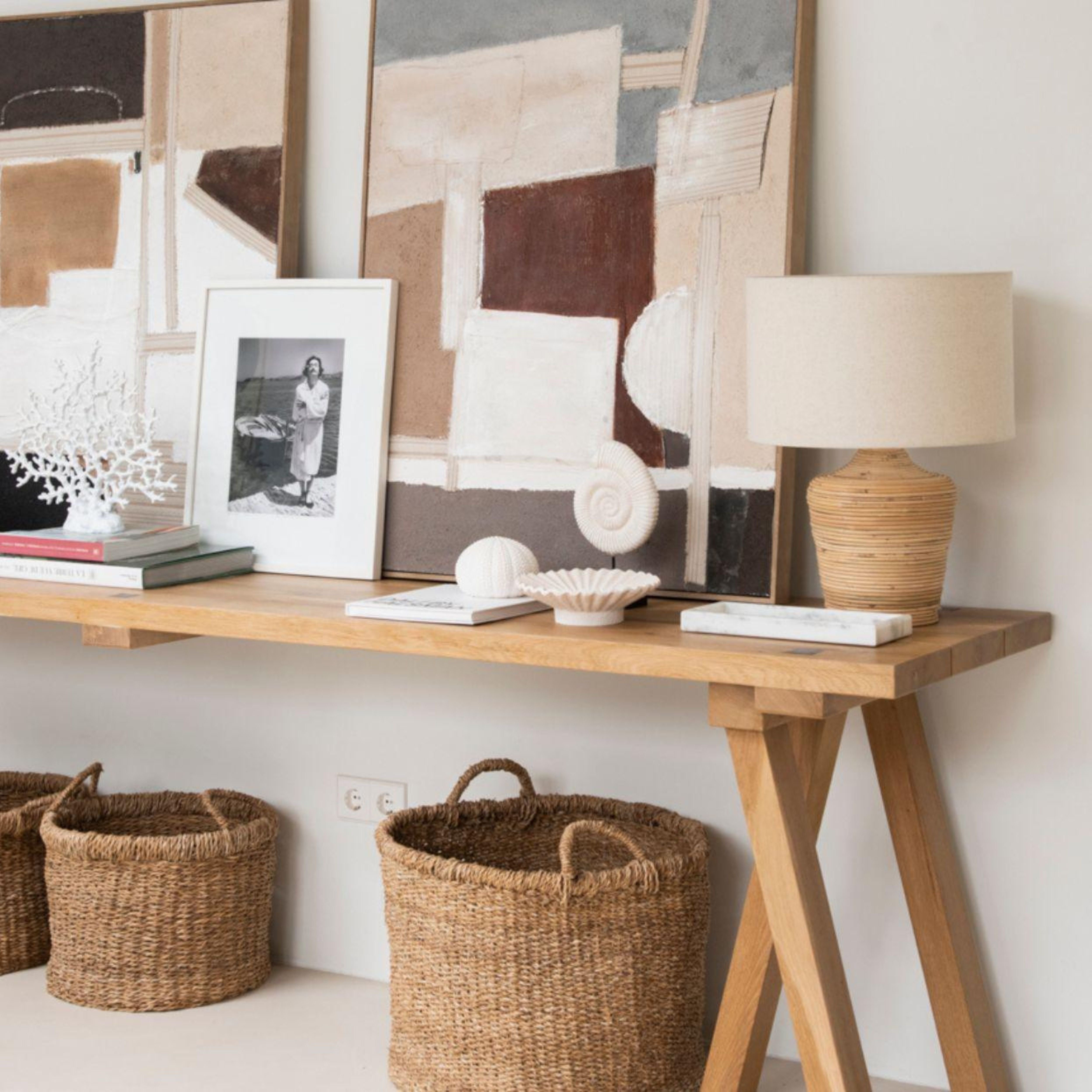 Rustic living room lamp made of natural fiber