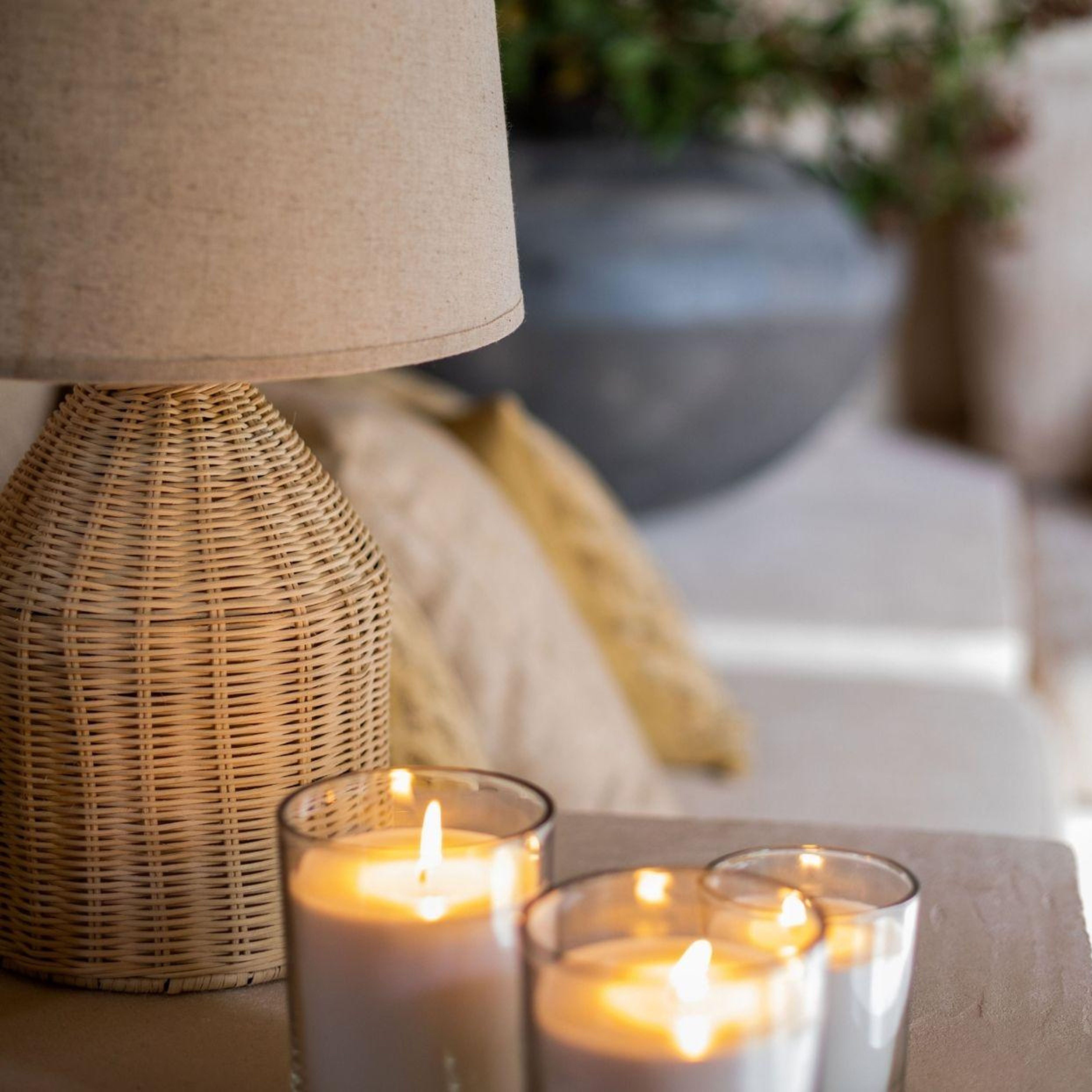 Rustic beige rattan table lamp