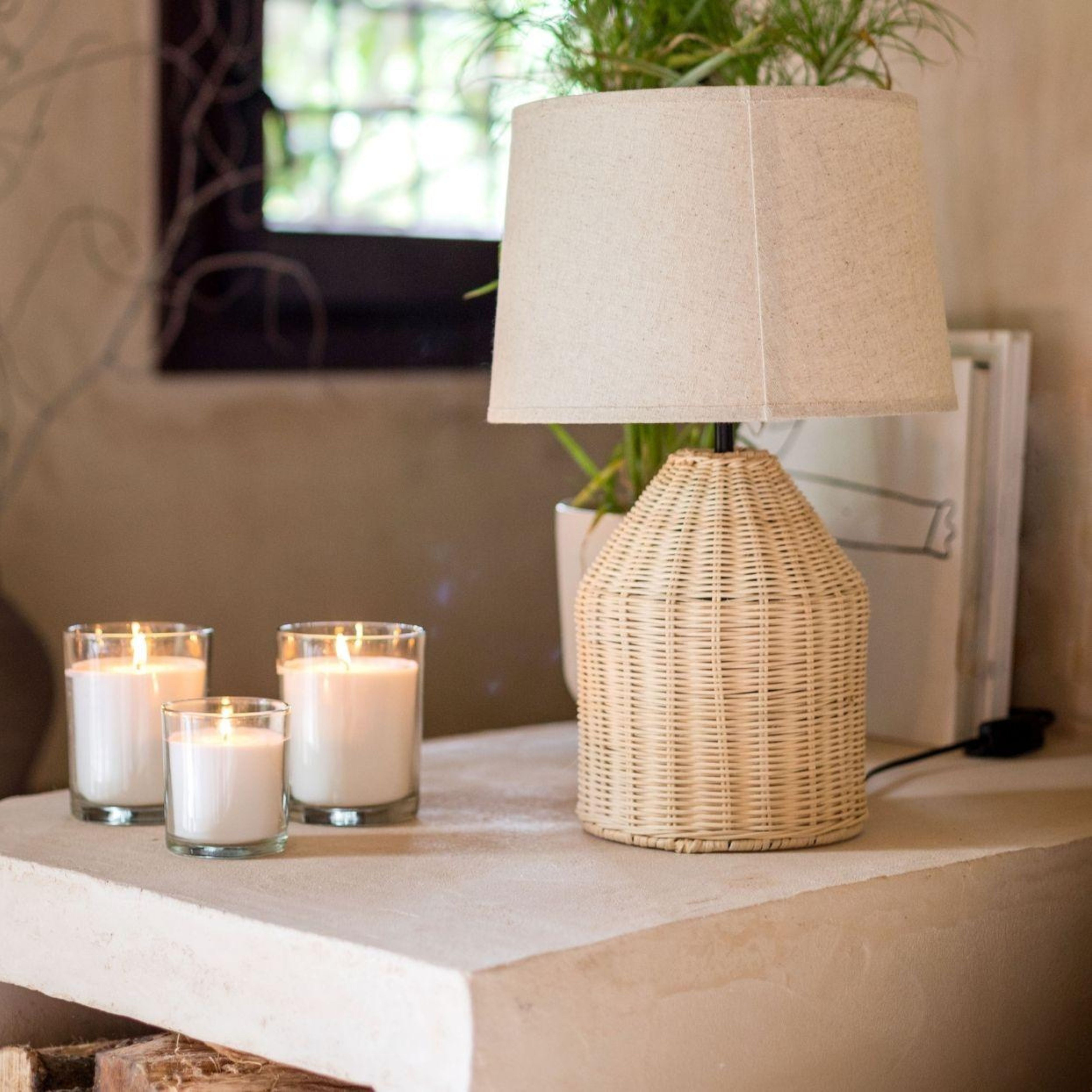 Rustic beige rattan table lamp
