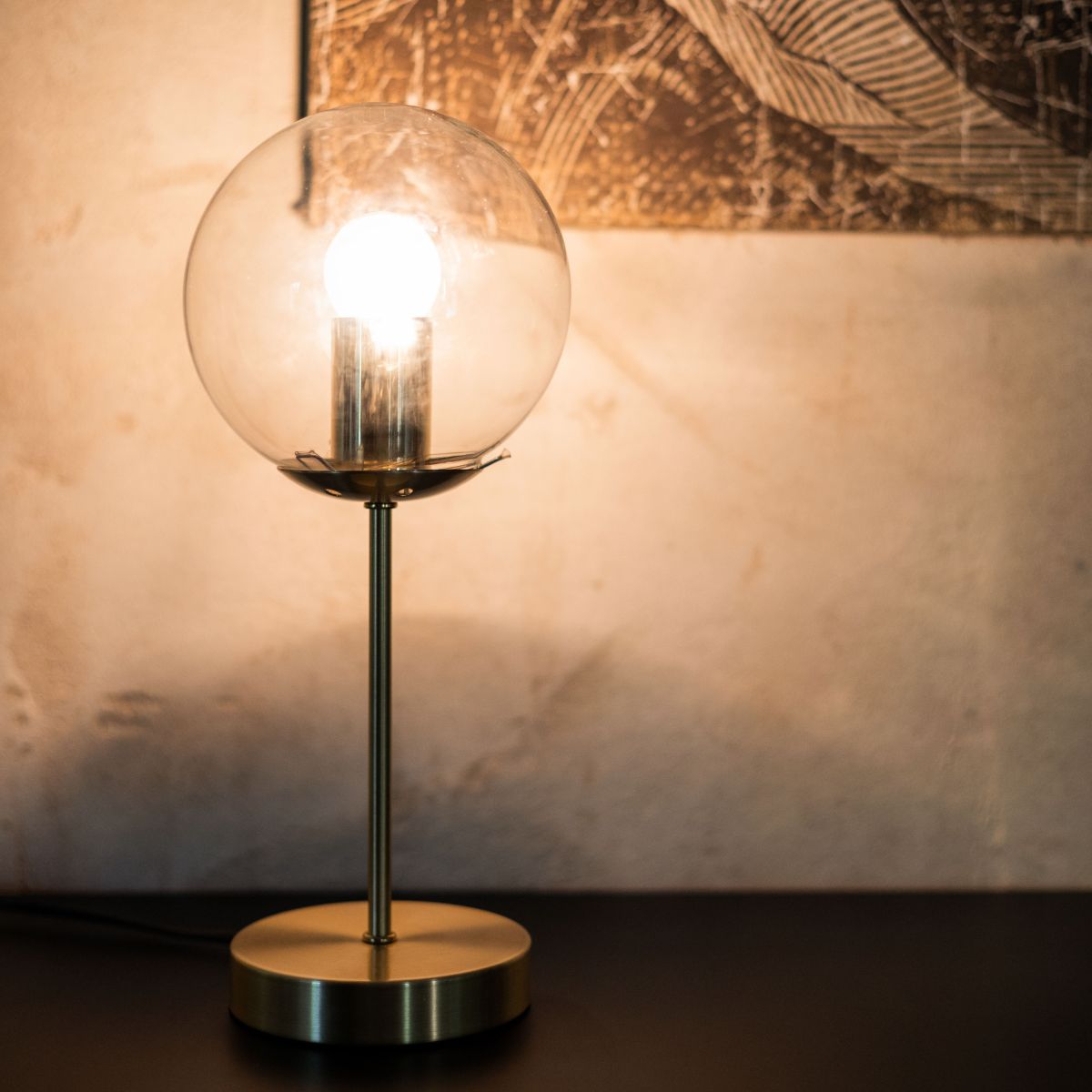 Lámpara de mesa moderna de cristal dorada