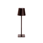 Lámpara de sobremesa marrón recargable con diseño minimalista y base cuadrada.