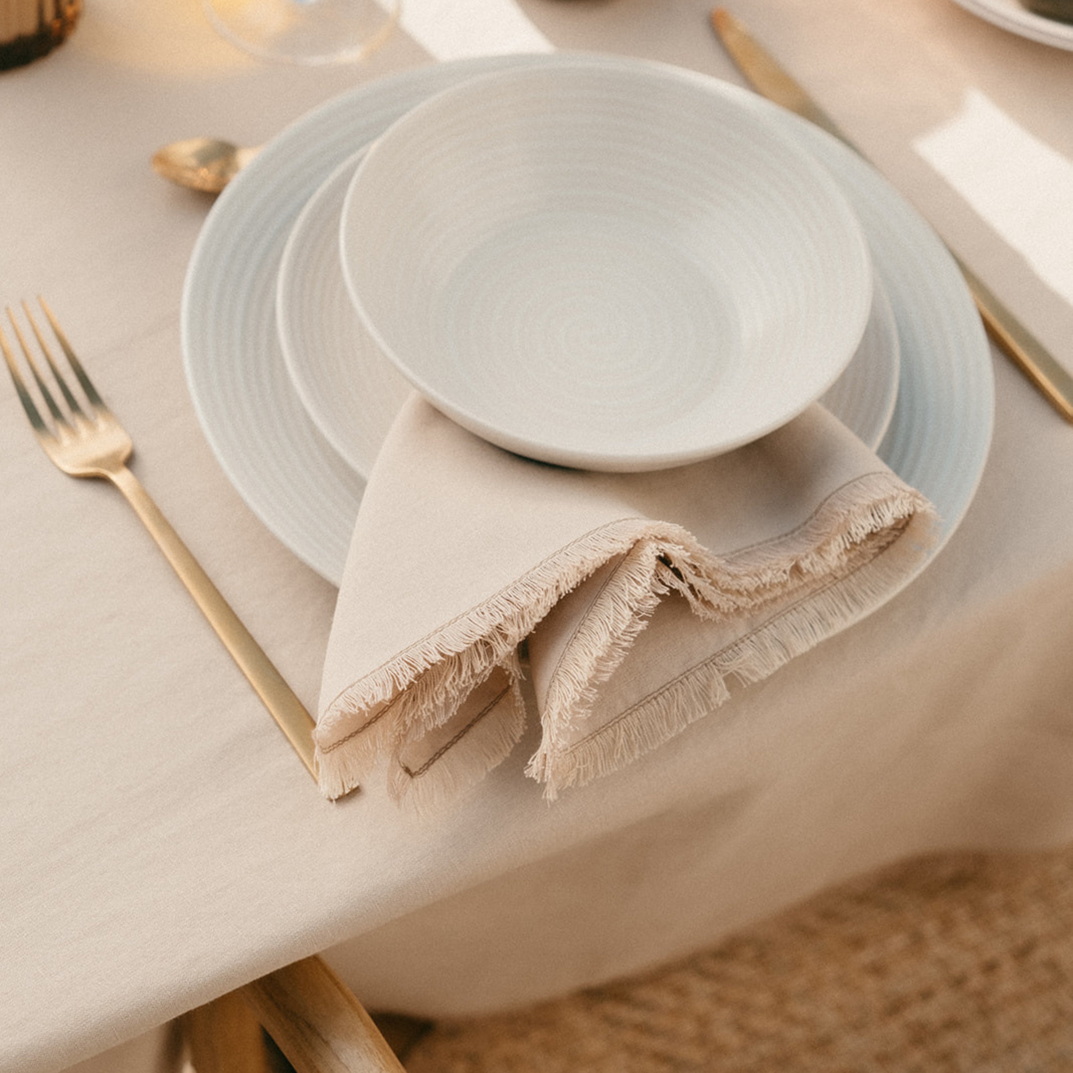 Set of 2 beige linen table napkins with fringes