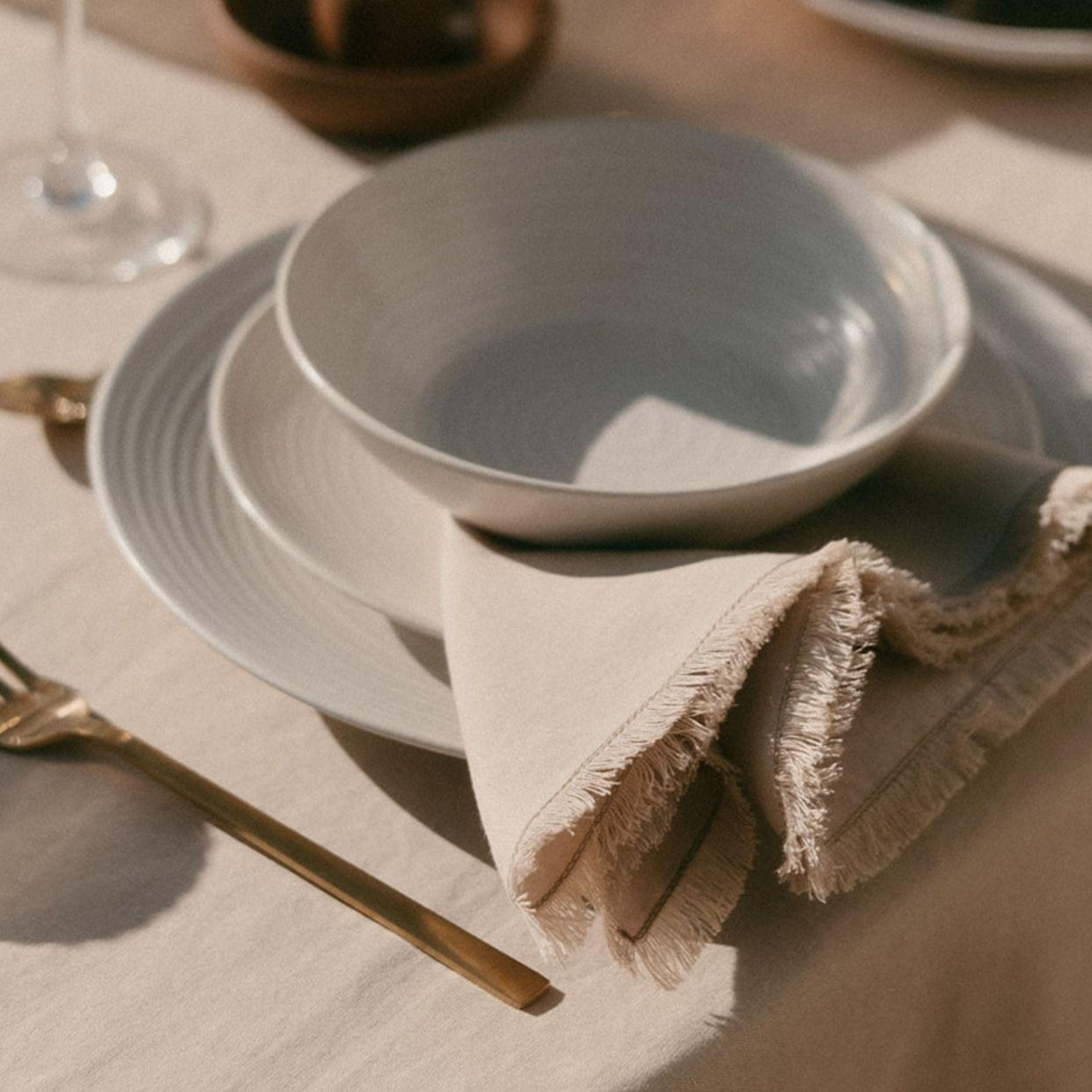 Set de 2 servilletas de mesa beige de lino con flecos