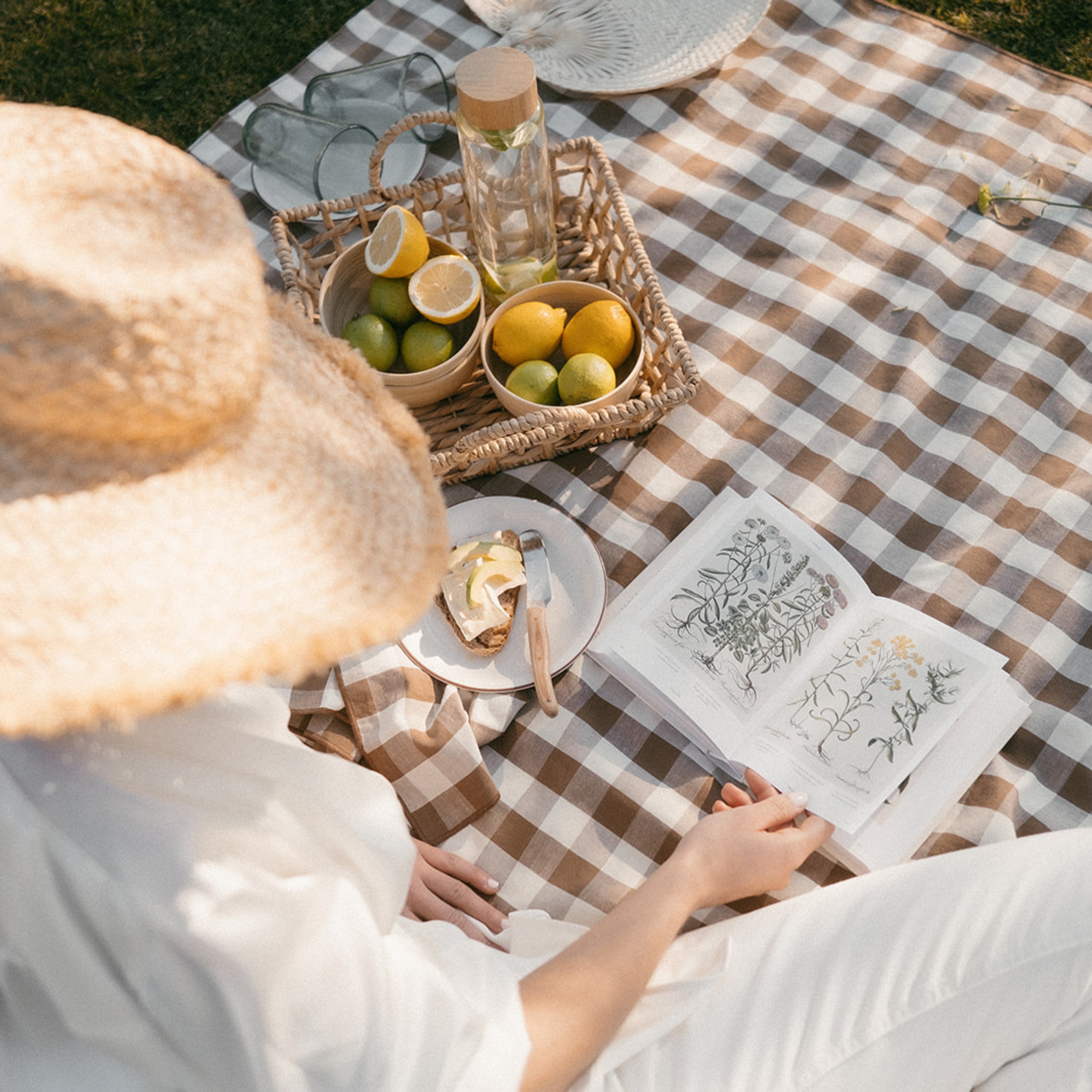 Brown gingham linen tablecloth 200 cm