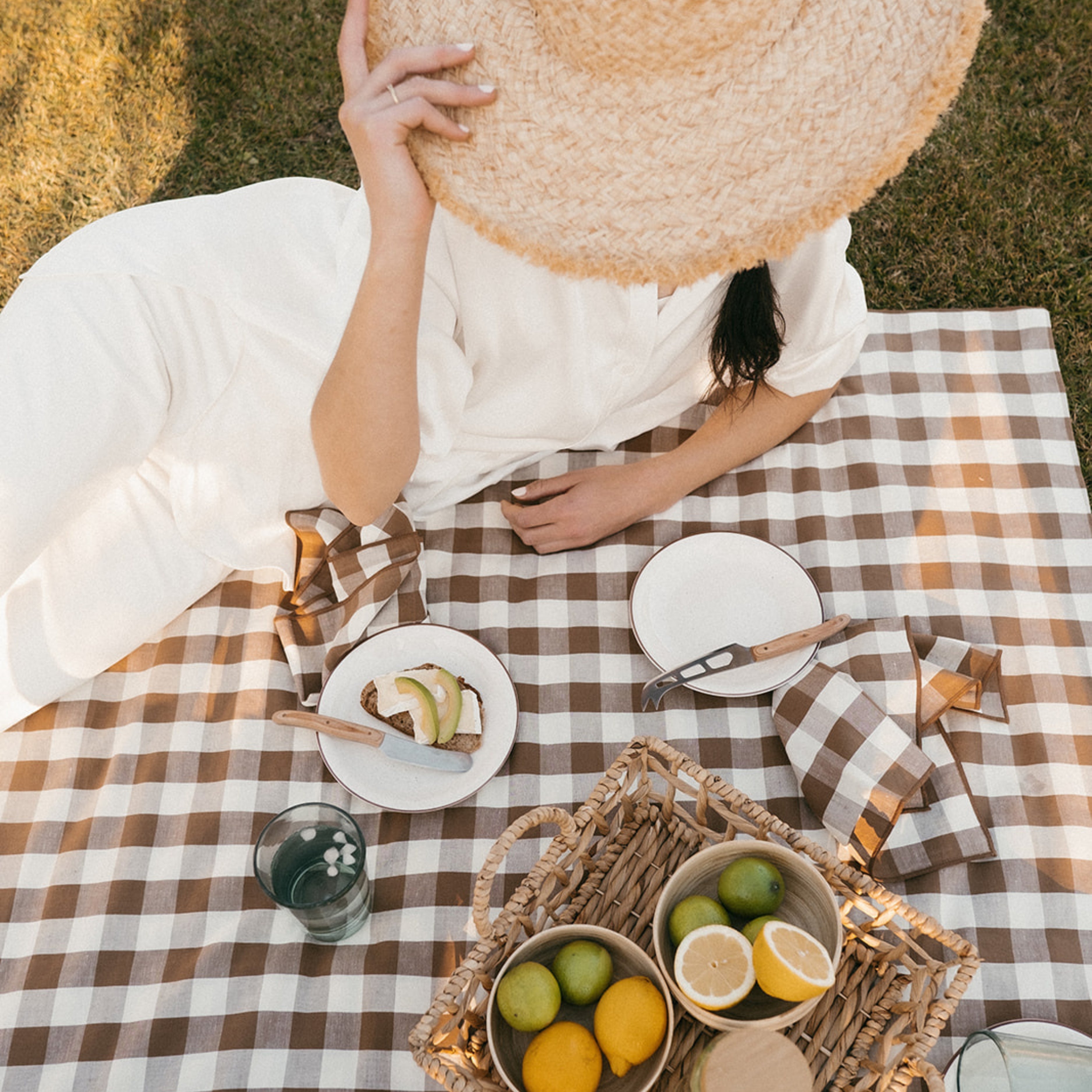 Brown gingham linen tablecloth 200 cm